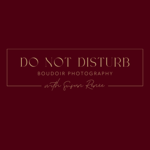Elegant Circle Signature Photography Logo (500 x 500 px) (3).png