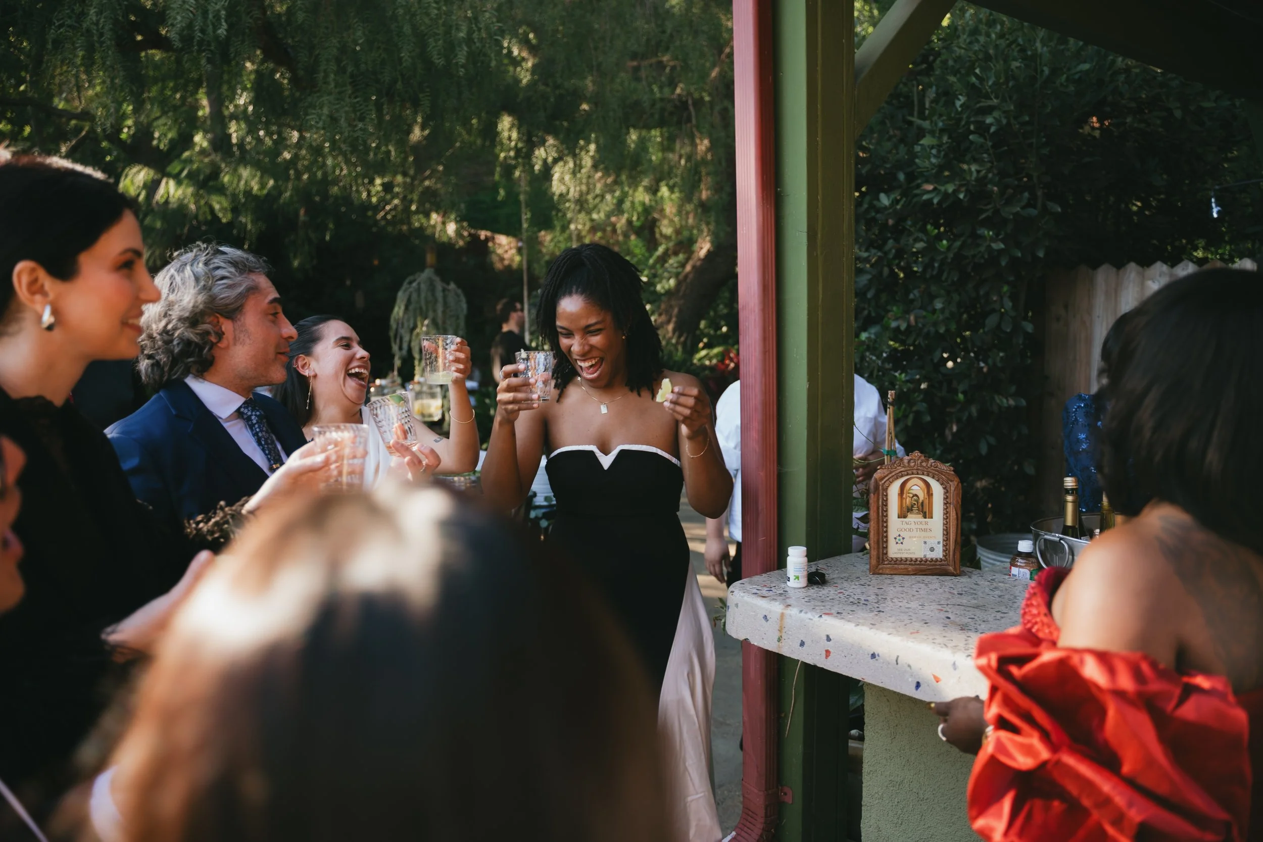 Two guests toasting champagne at a decorated table
