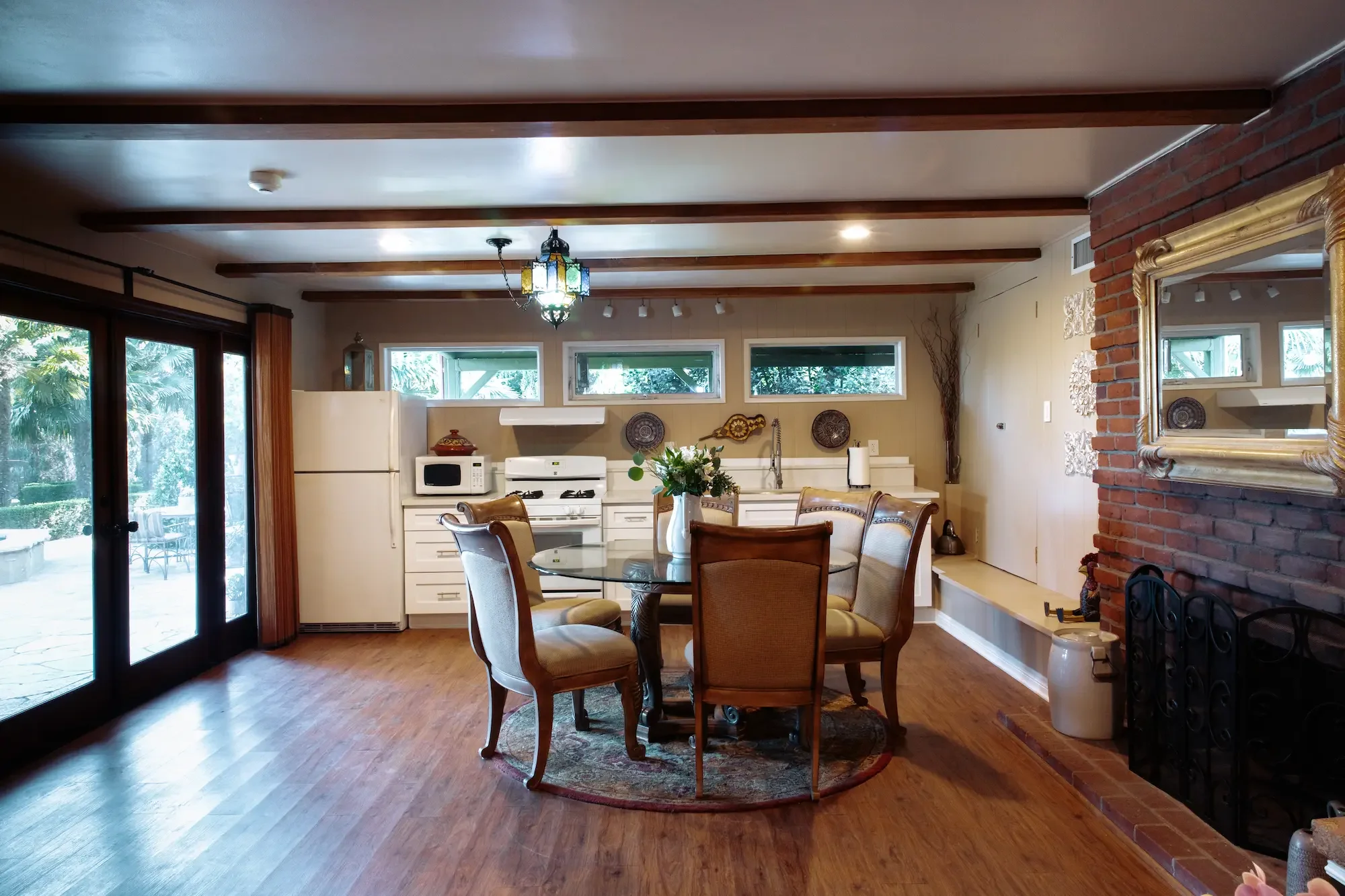 Apartment Suite dining area and kitchen available as an optional production support and holding space.