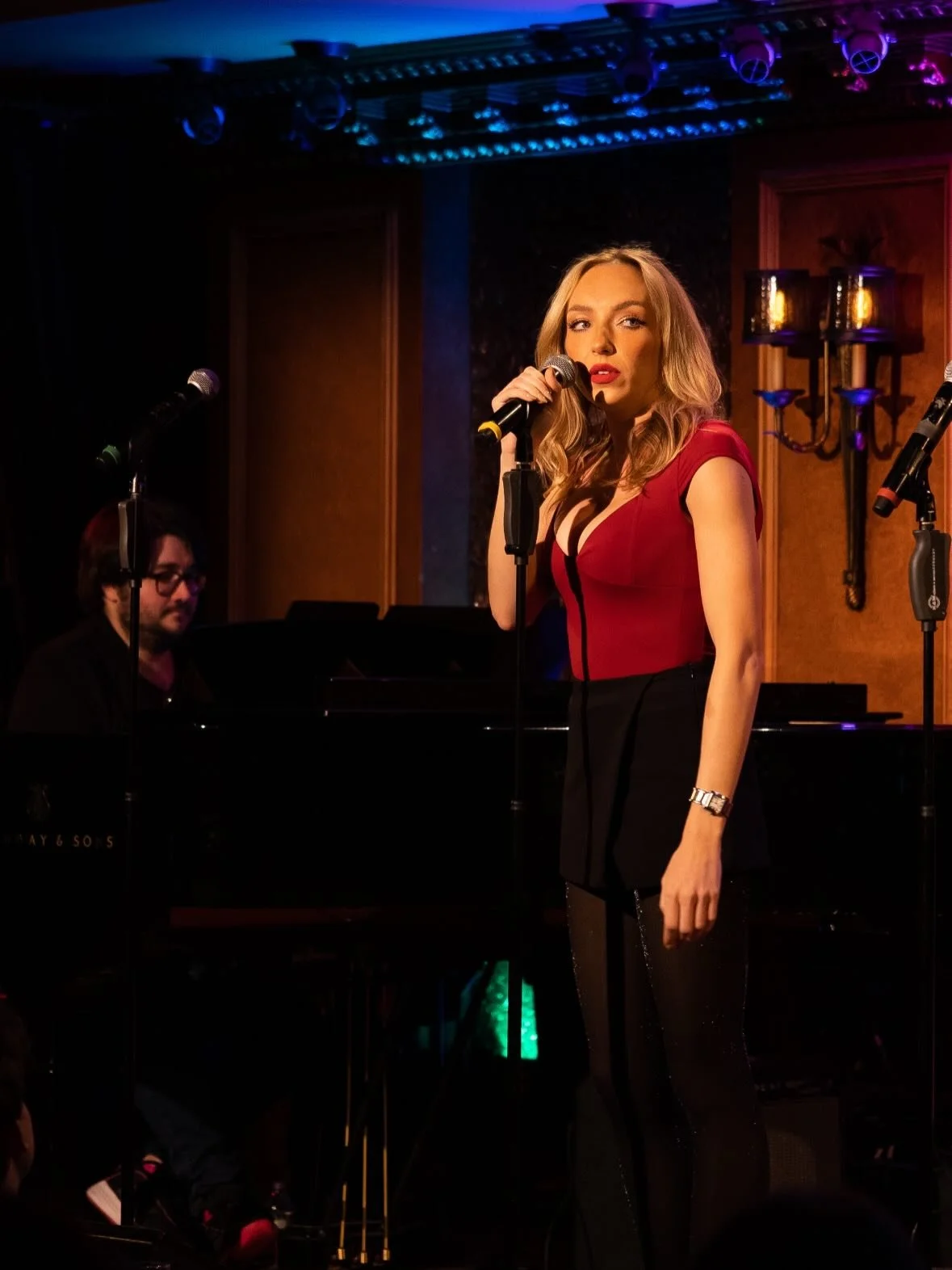 The best way to spread Christmas cheer is singing loud for all to hear!! With all your friends!! @seenbymarth @54below