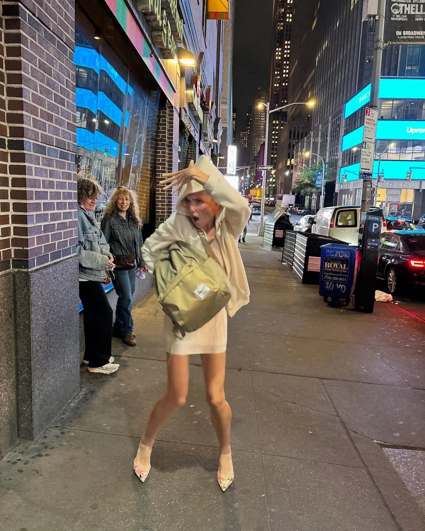 Opened @theofficemusical today canNOT escape the paparazzi