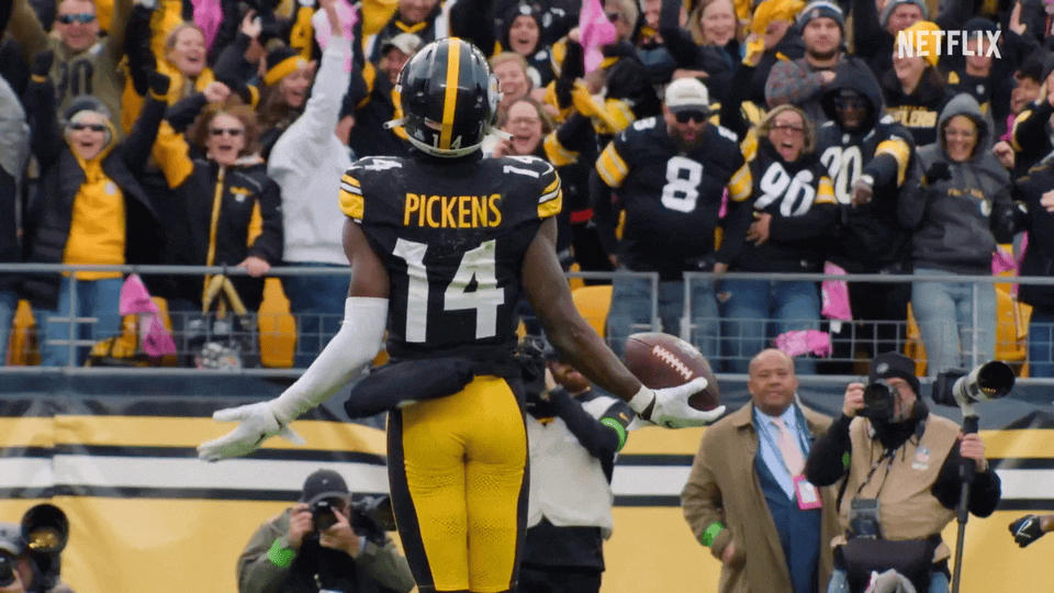 NFL on Netflix Christmas Gameday 30_5.gif