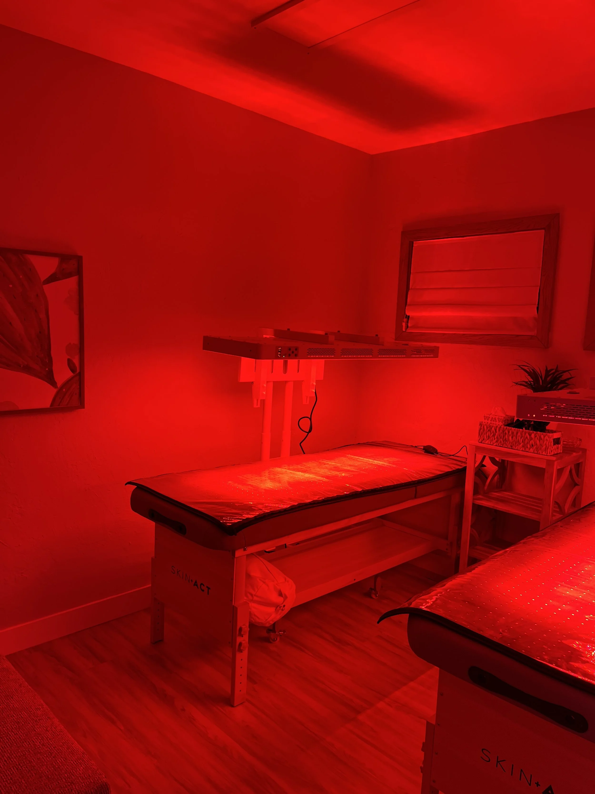 Private Radiance Suite at Stillpoint Wellness in North Phoenix, Arizona, featuring a lie-down red light therapy experience with overhead and lower light panels.