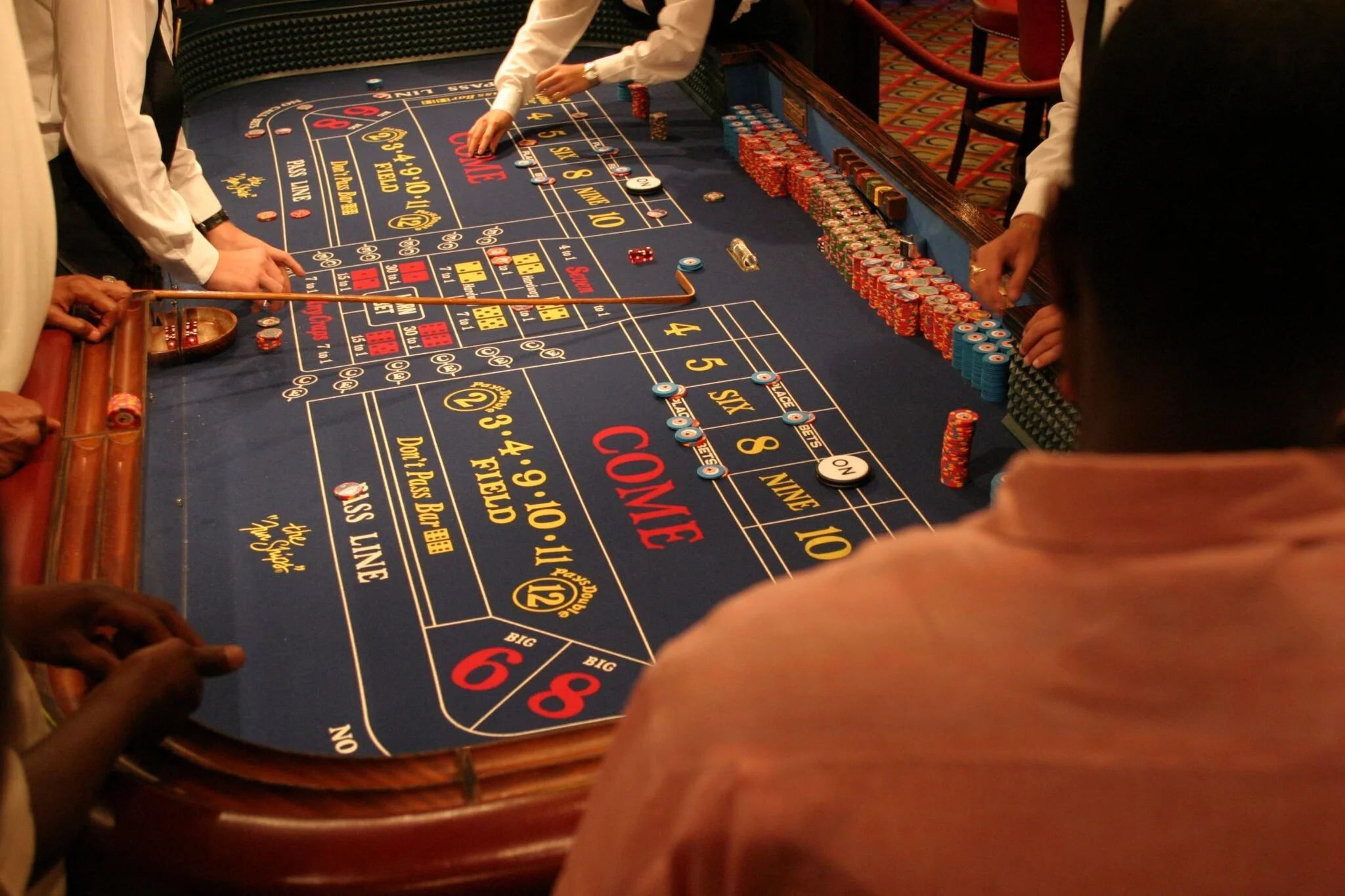 Why become a casino dealer?