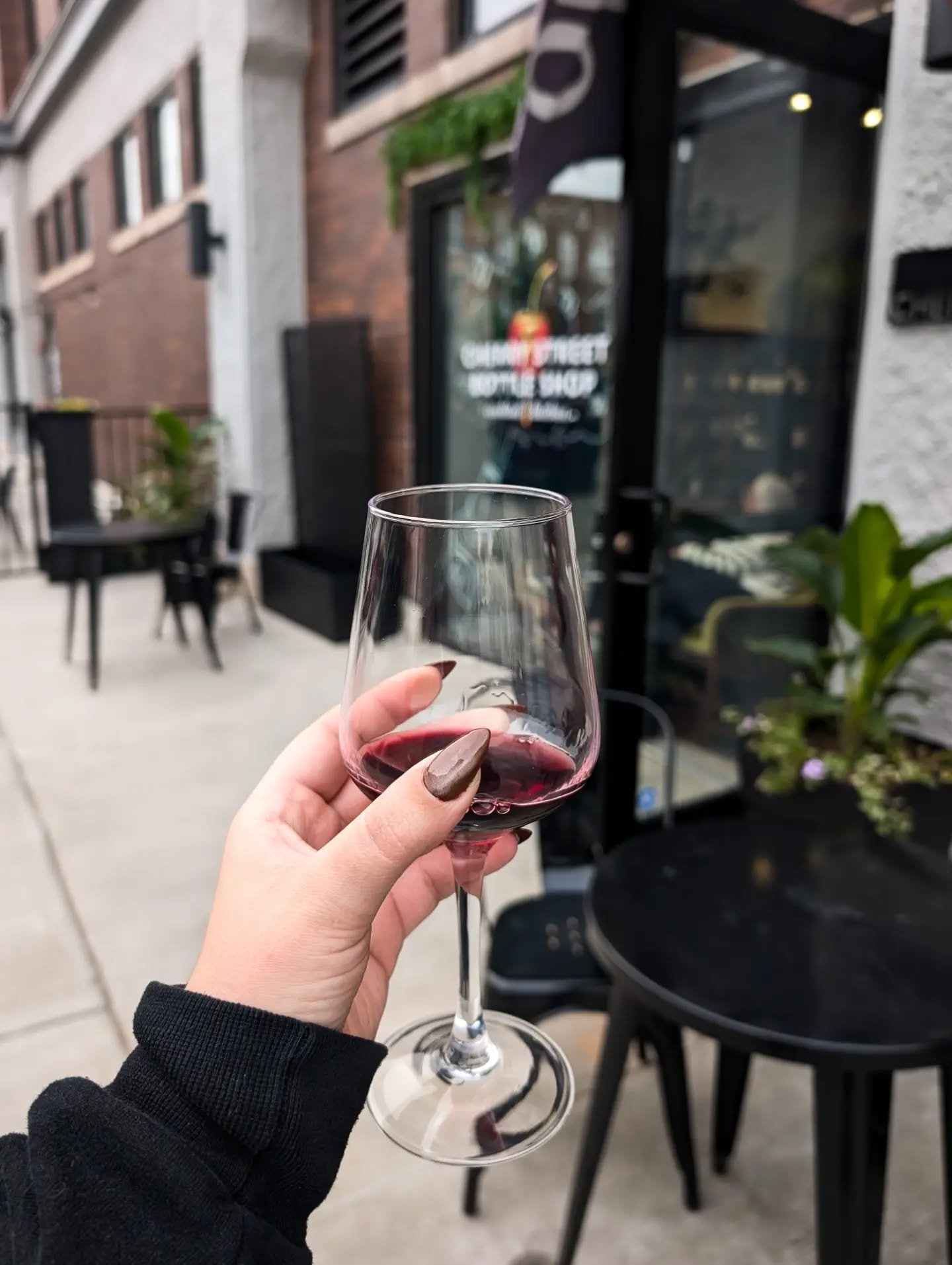 Spring Wine by the Glass options at Cherry Street Bottle Shop are available on Wednesdays and Thursdays for only $5 each!!
We're open 5-9 every Wednesday and Thursday- come have a midweek relaxing drink with us 🍒🍷✨

.
.
#WineLover #CherryStreet #Do