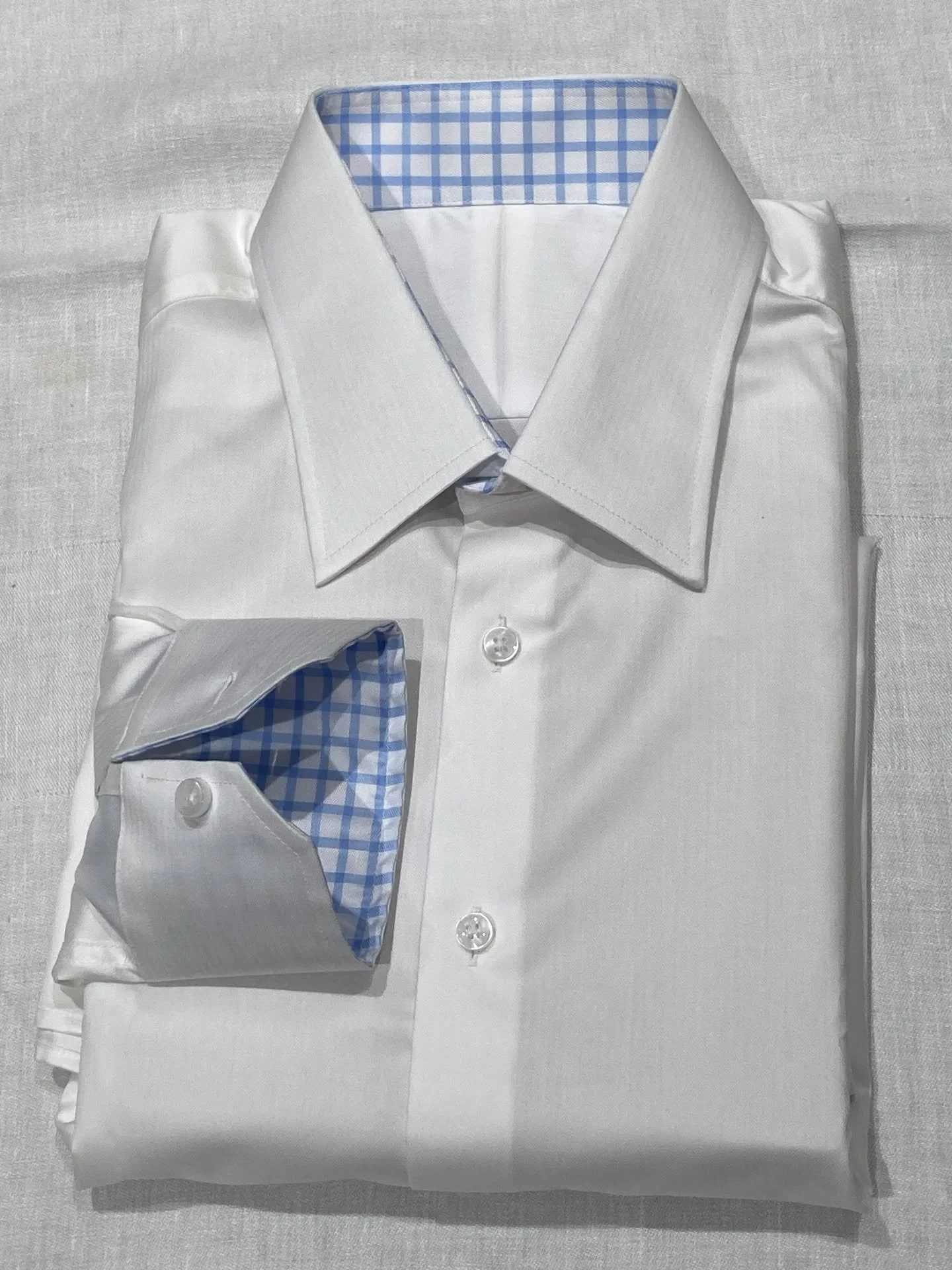 A highly versatile shirt designed by Collarreplacement.com that when unbuttoned reveals a second fabric for a more fun look whilst still able to be worn buttoned up with a tie and function as a white dress shirt. White subtle herringbone dress shirt.