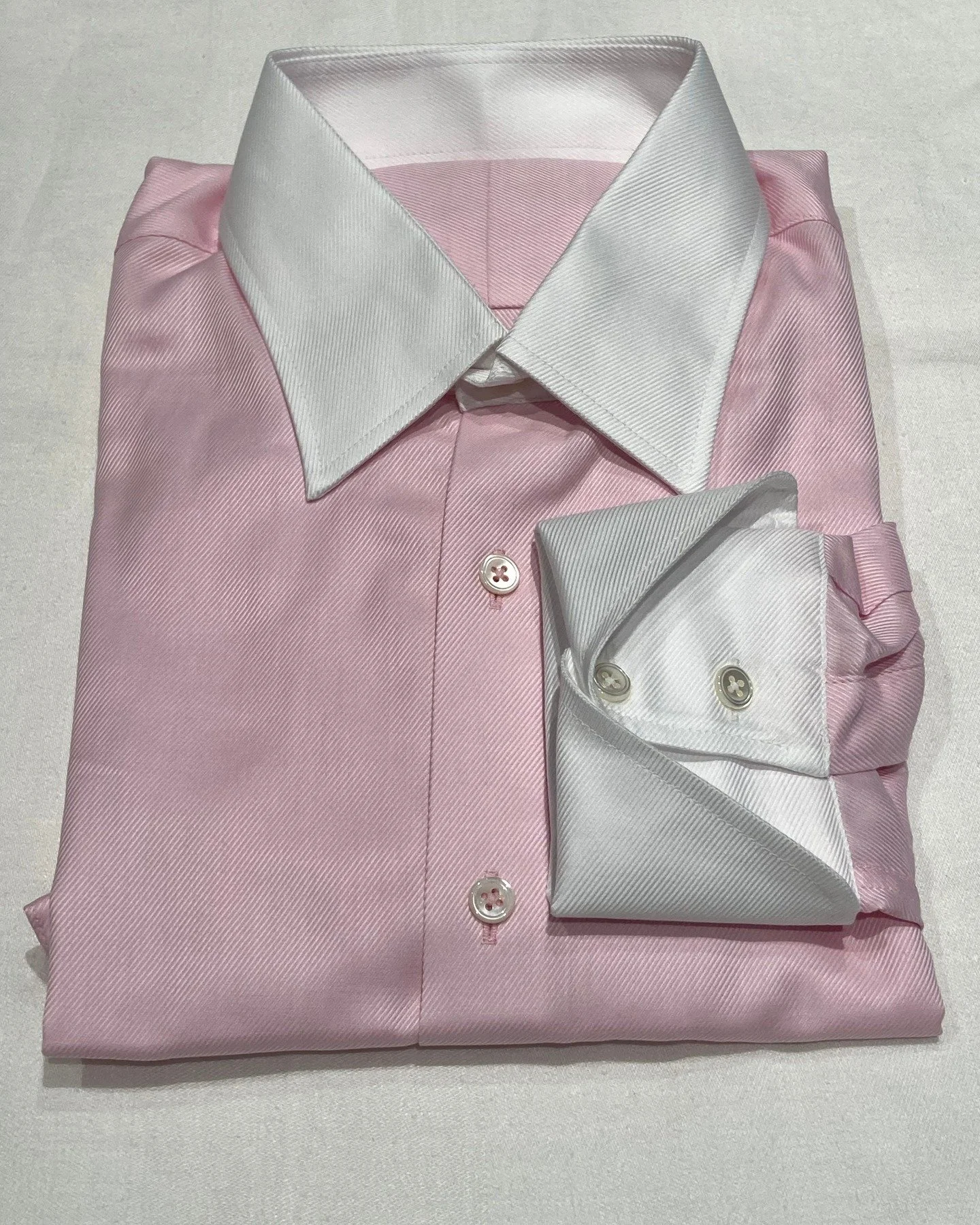 The collar and cocktail cuffs are white twill which while providing contrast, also match the twill weave of the main pink shirting fabric. 
#cocktailcuff #dressshirt #contrastcollar #twillshirt