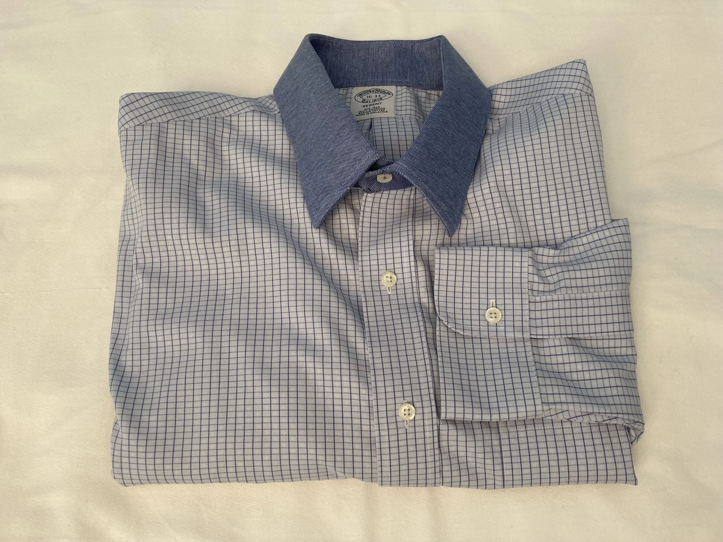 Knitted collar in a larger size sewn on