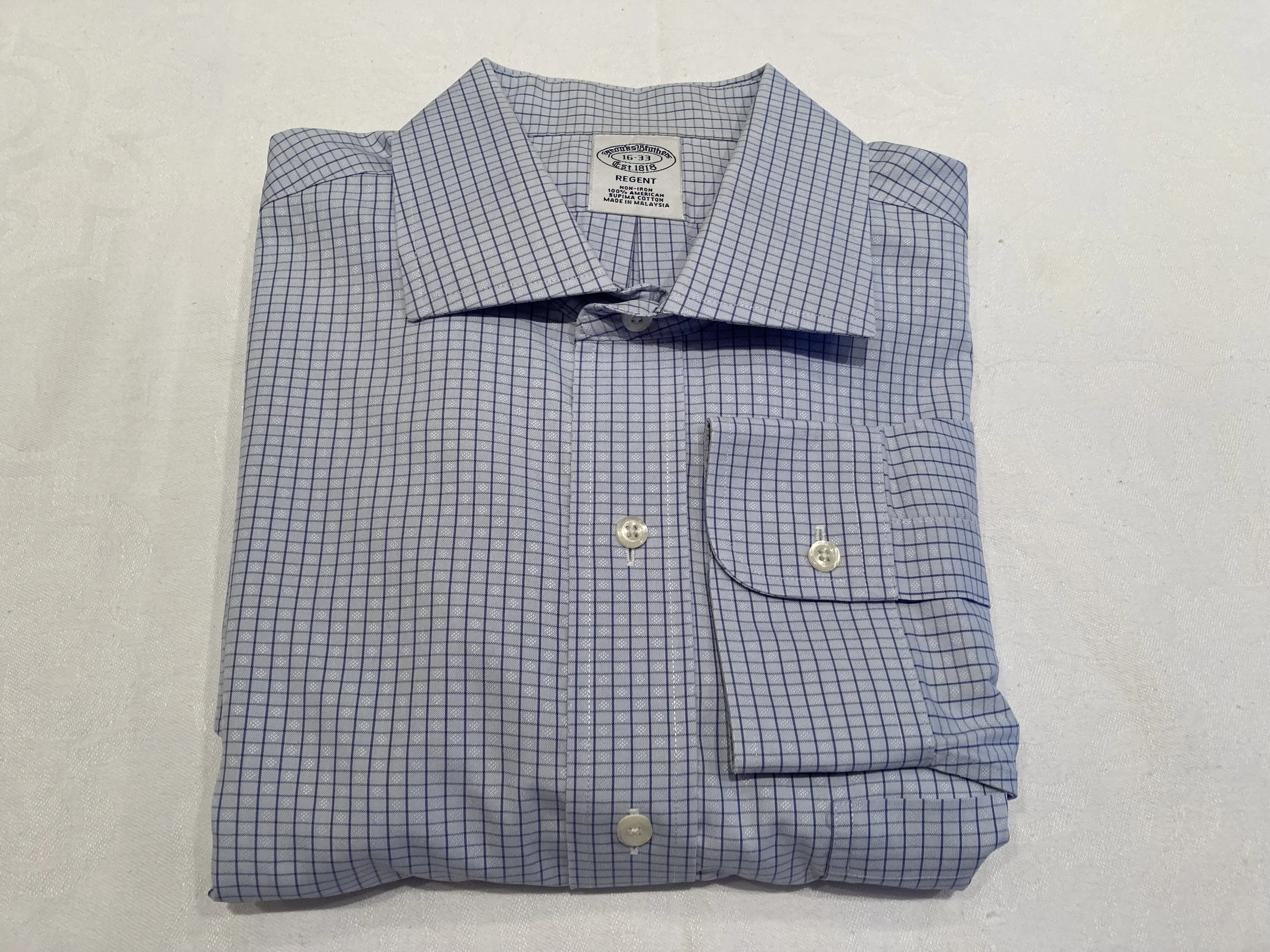 Cutaway collar shirt that wearer wants to stretch