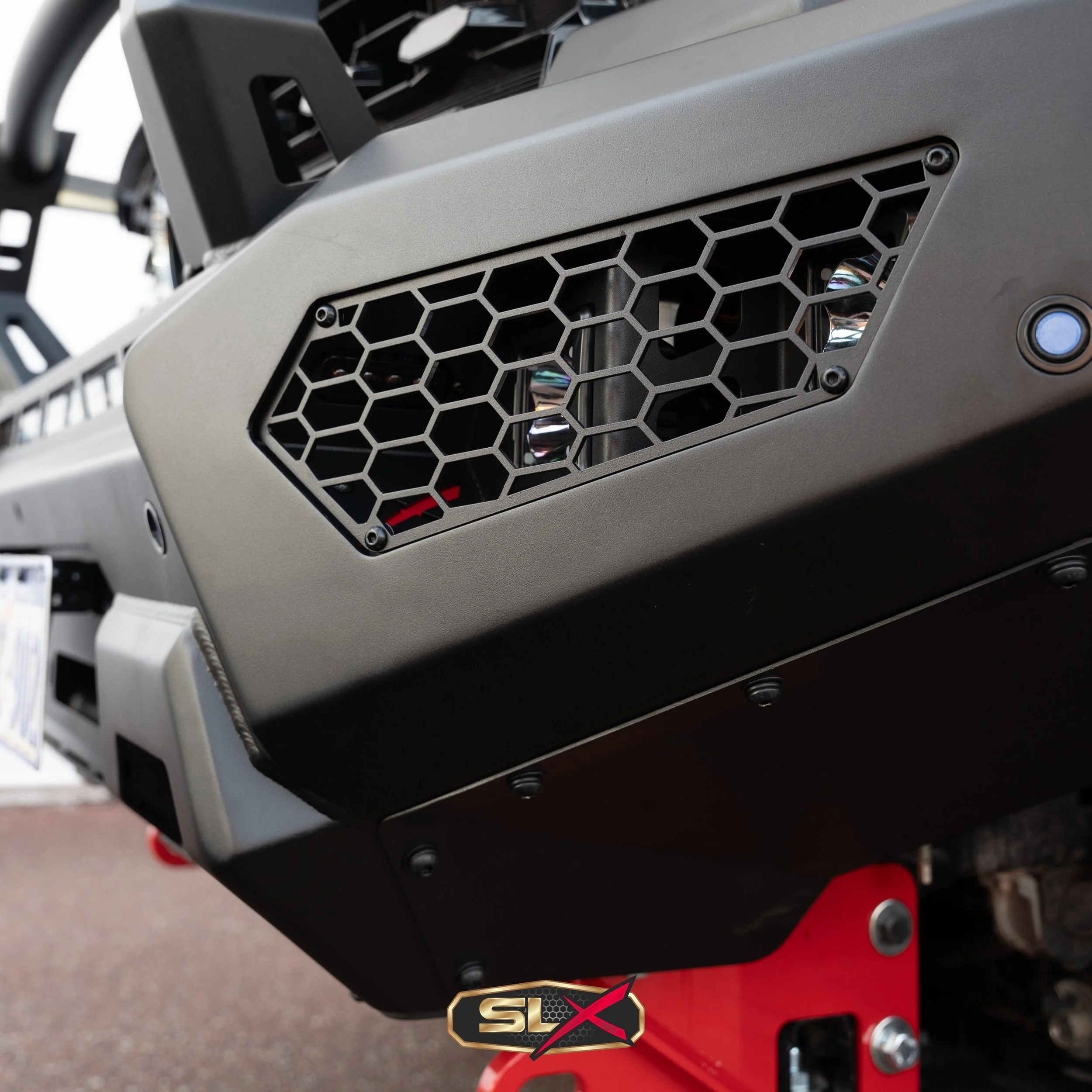SLX RECON BULLBAR BT50 2025 ON CLOSE SIDE.jpg