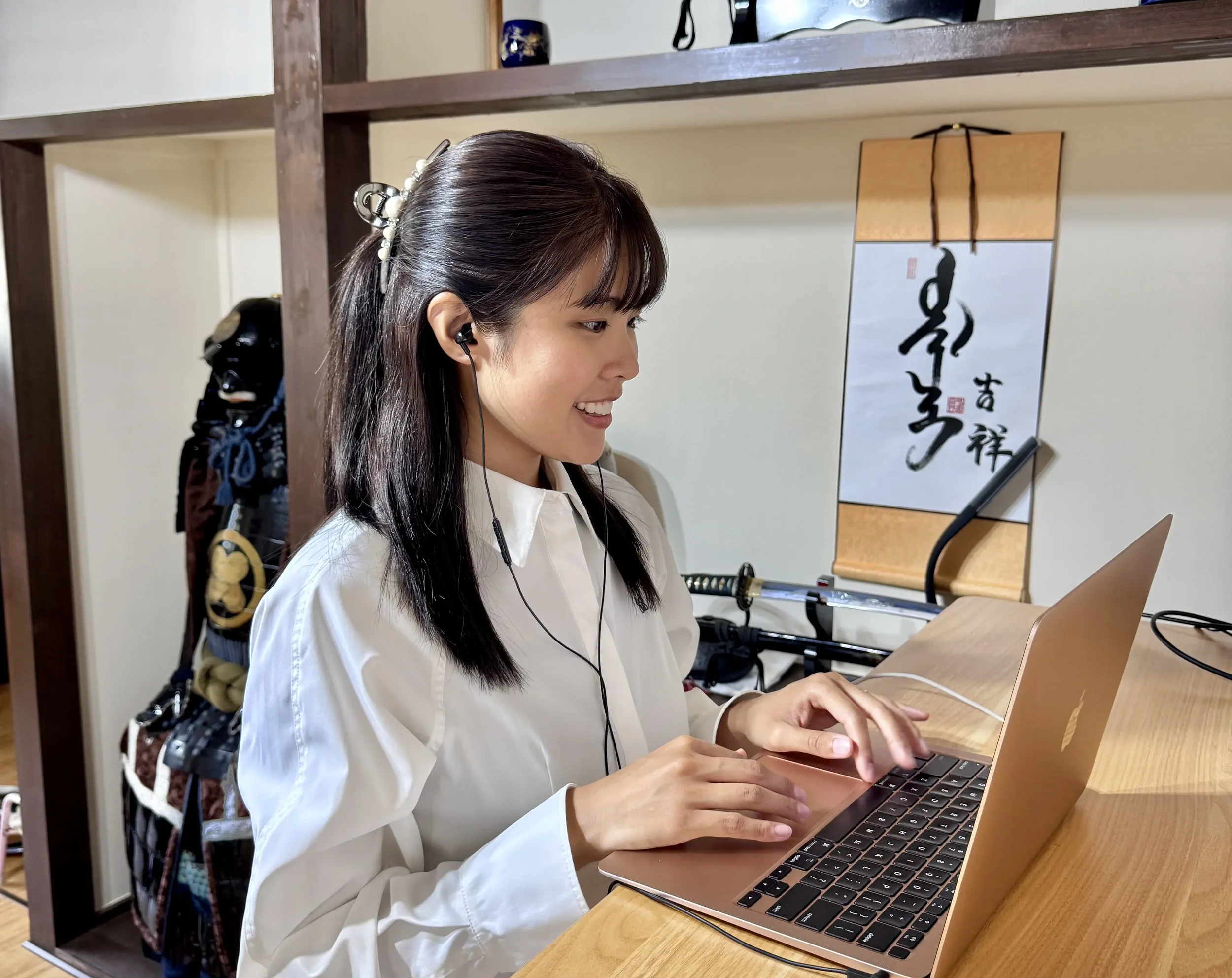 Our online Japanese lessons focus on real-life communication and practical conversation. Learn natural Japanese with friendly teachers in engaging one-on-one or group lessons.
