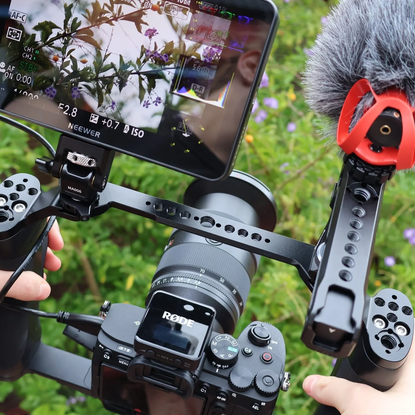 New gear upgrade for the setup 🎥

Recently added a NEEWER monitor + top handle to my camera rig and can&rsquo;t wait to start using it on weddings, elopements, and shoots.

An external monitor helps with focus, framing, exposure, and seeing every de