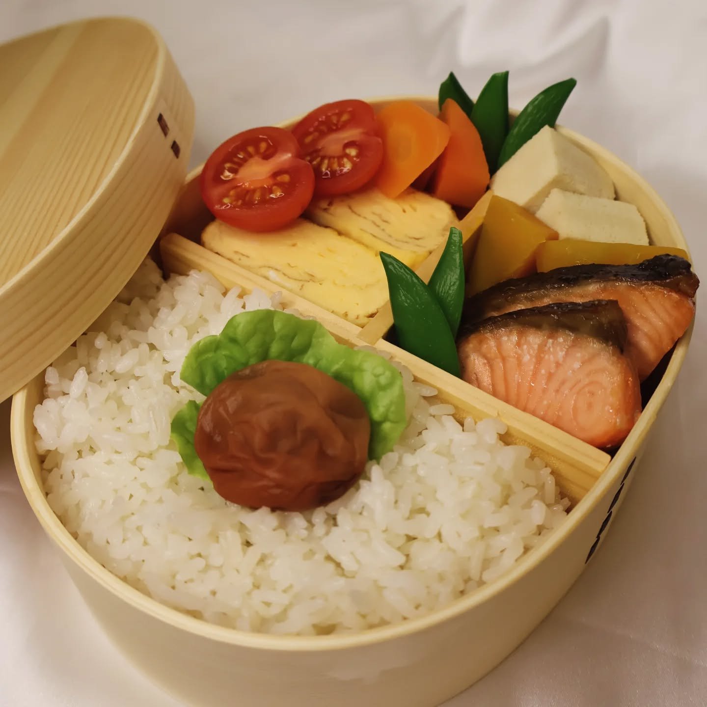 The concept of Bento started back to the Heian period 794- 1185, when people carried dried rice, known as hoshii, or rice wrapped in bamboo leaves or tree bark for convenience during travel, farming or hunting. By Kamakura period 1185-1333, those ric