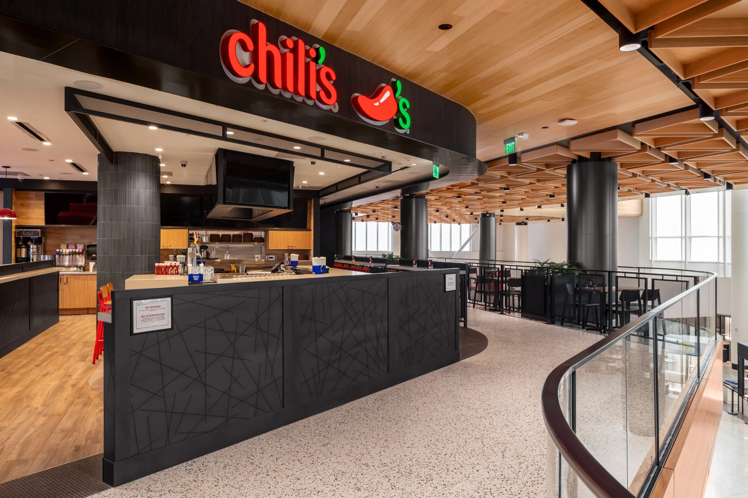 Chilis-sea-tac-airport-concourse-c_9510.jpg