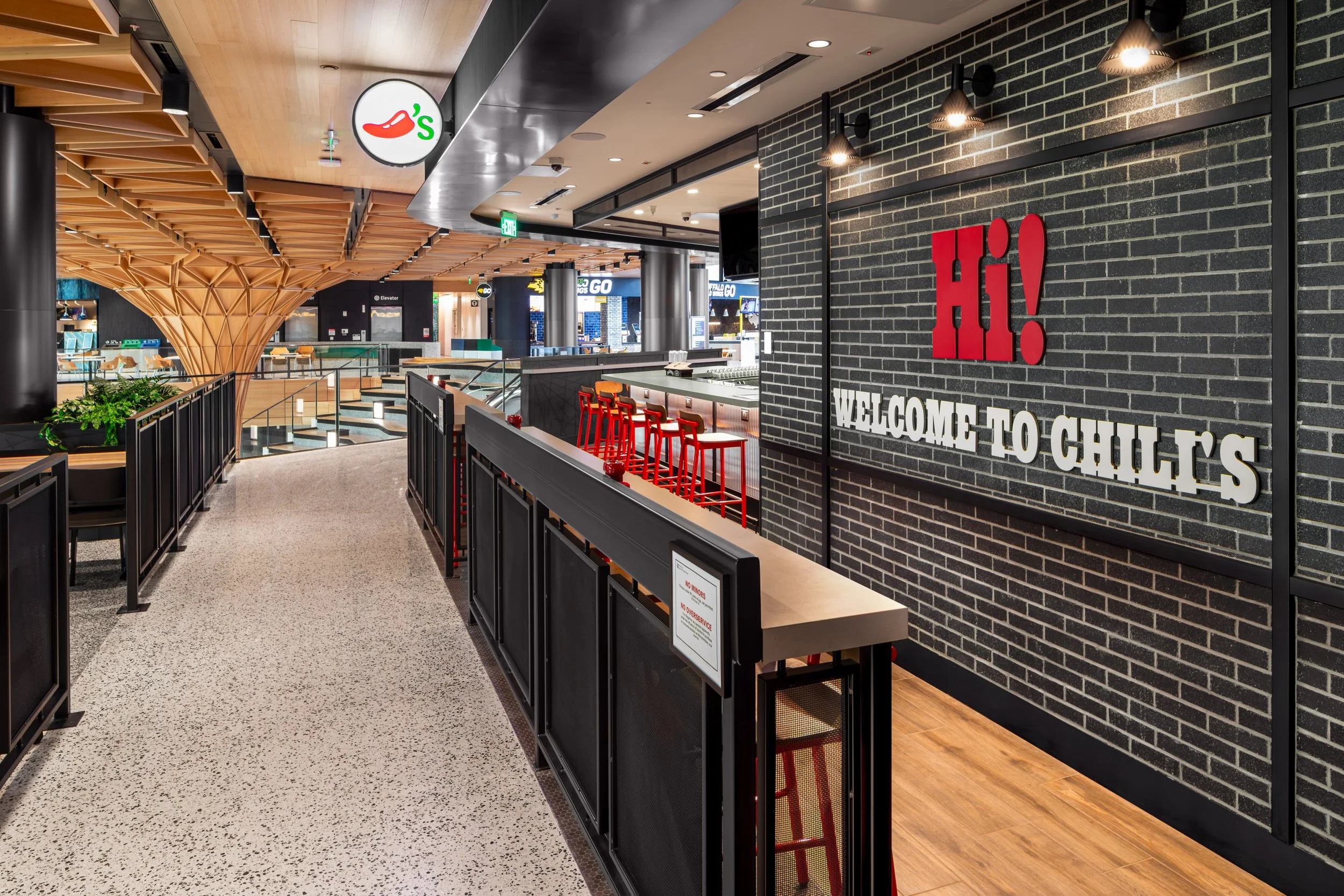 Chilis-sea-tac-airport-concourse-c_9527.jpg