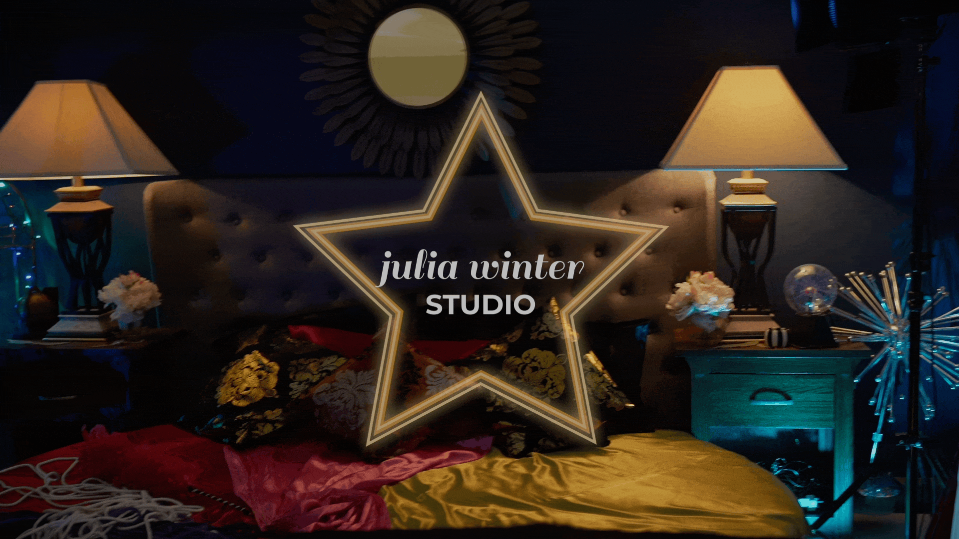 JULIA WINTER STUDIO PHOTOGRAPHY BOUDOIR 24r.gif