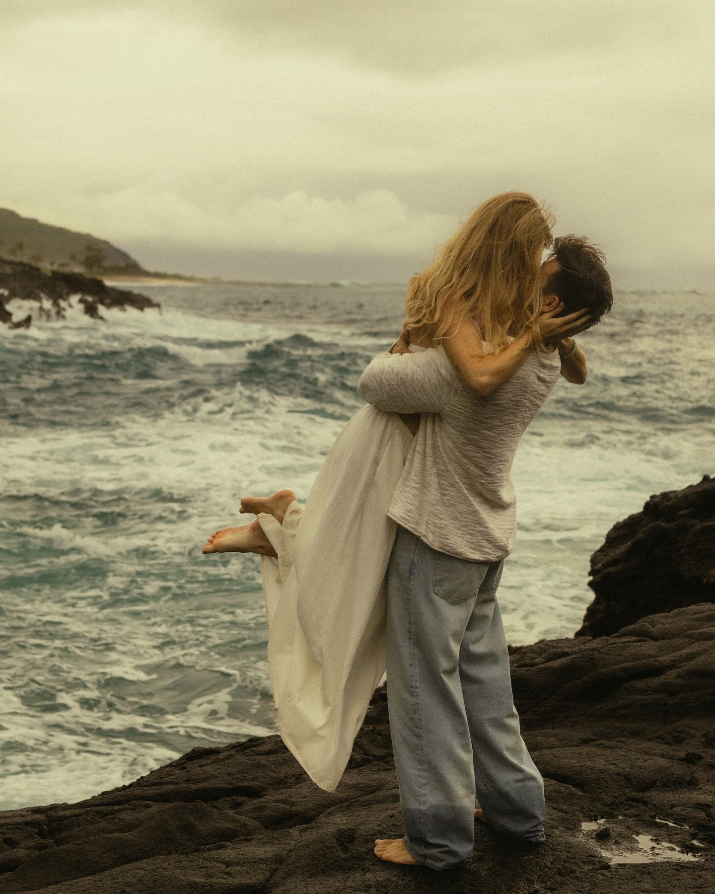 Simple + Sweet 🕊️🤍💍

Fulfilling our elopement dreams along the calm and crashing waves