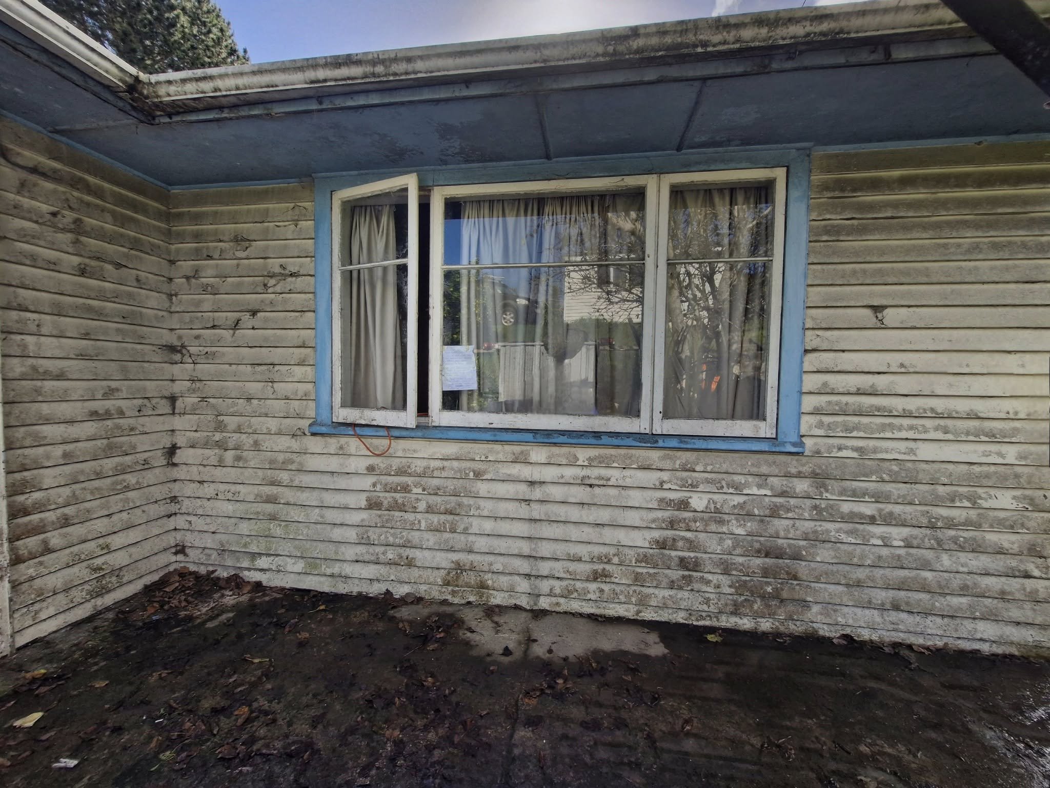 Holfix_exterior painting before example.jpg