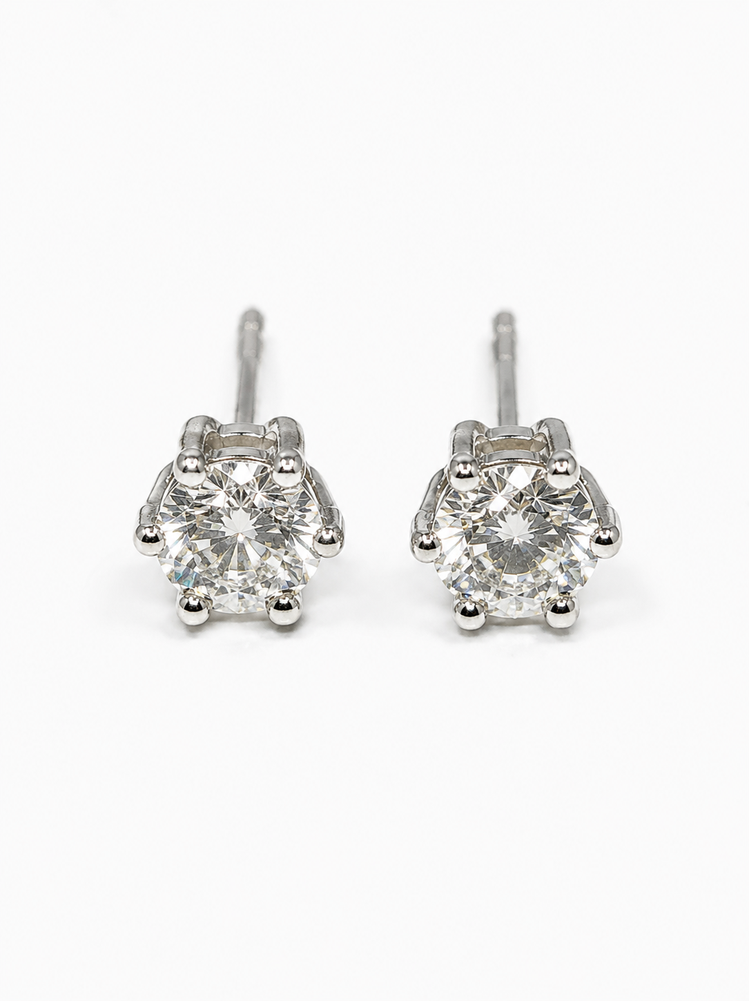 Round Diamond Studs