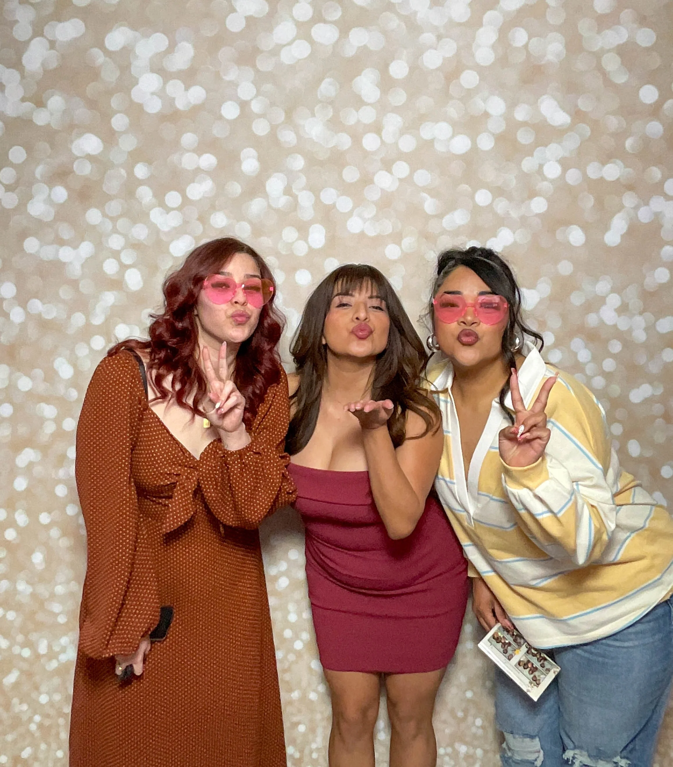 20260221_192231965christmas part photo edit 2_.jpg