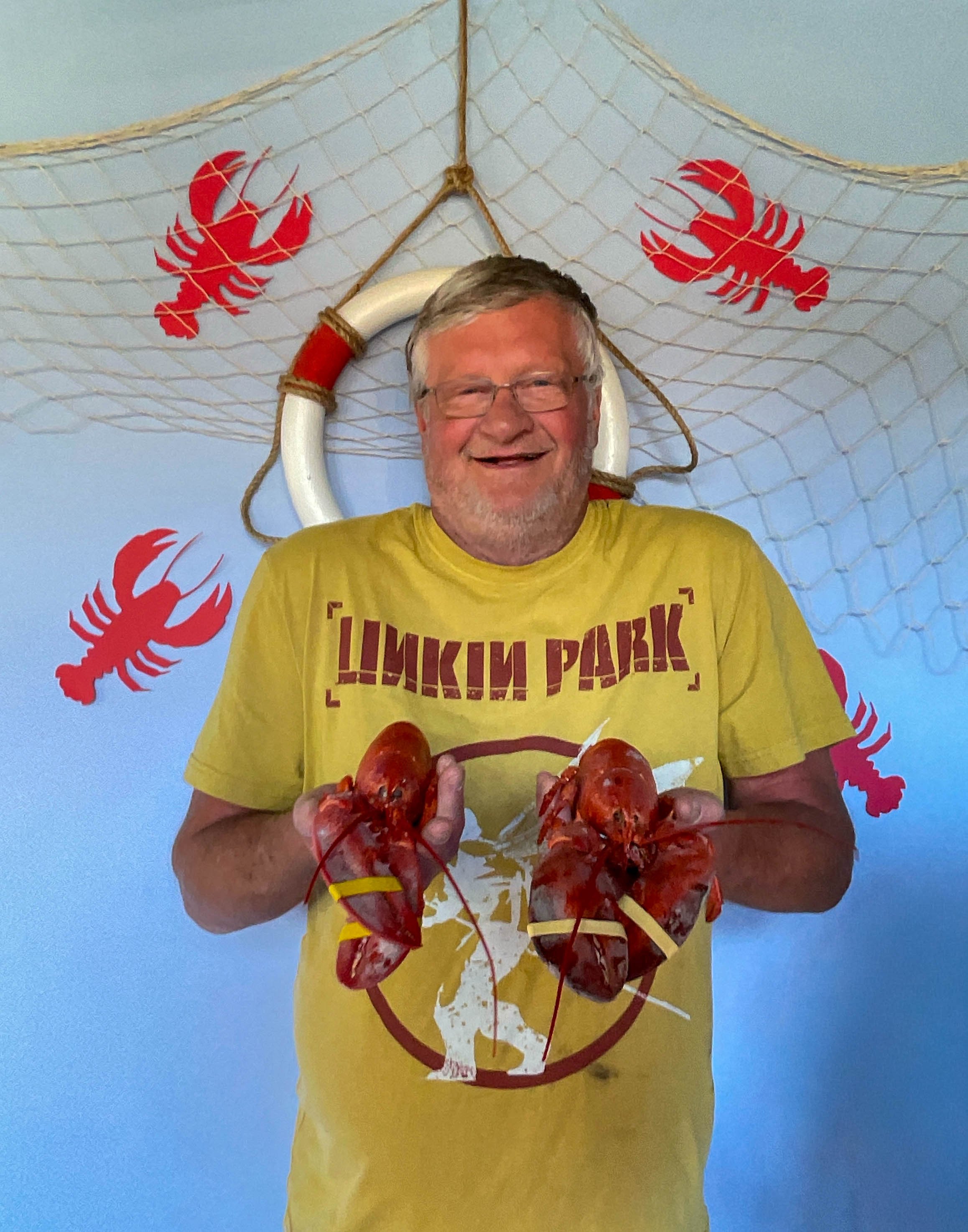 20251018_092717363christmas part photo edit 2_.jpg