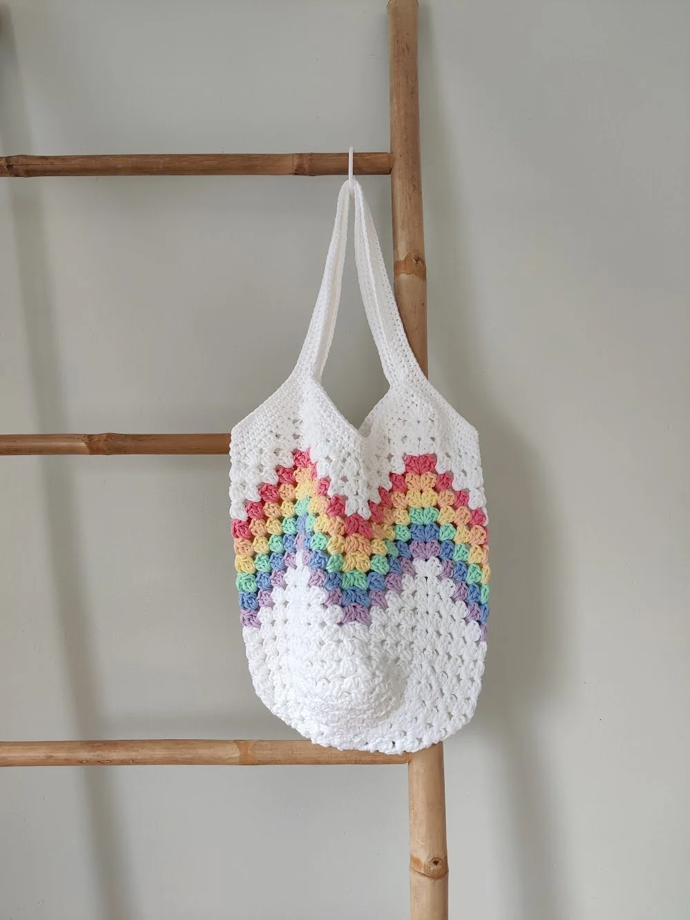 Lempeä sateenkaari Granny-laukku