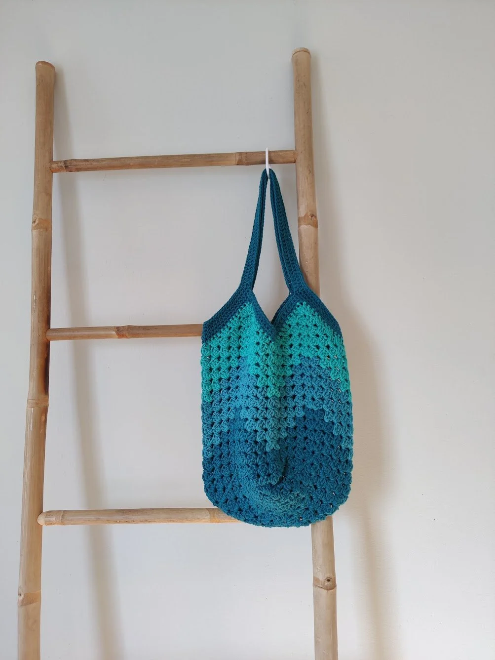 Turkoosit raidat Granny-laukku