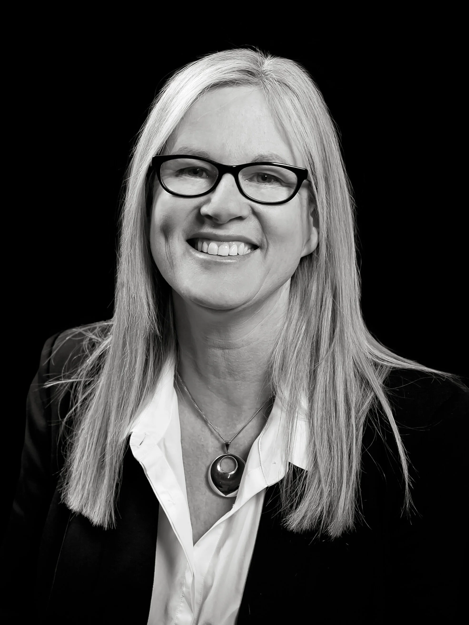 Veronica Fury Headshot.jpg