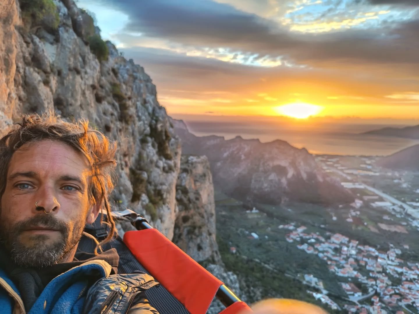 Why do we like sunrises....?
Let's upgrade it!!

Pourquoi aime-t-on les lev&eacute;s de soleil...?
Mettons les en valeur !!

#Leonidio#Arcadia#Parnona#Greece