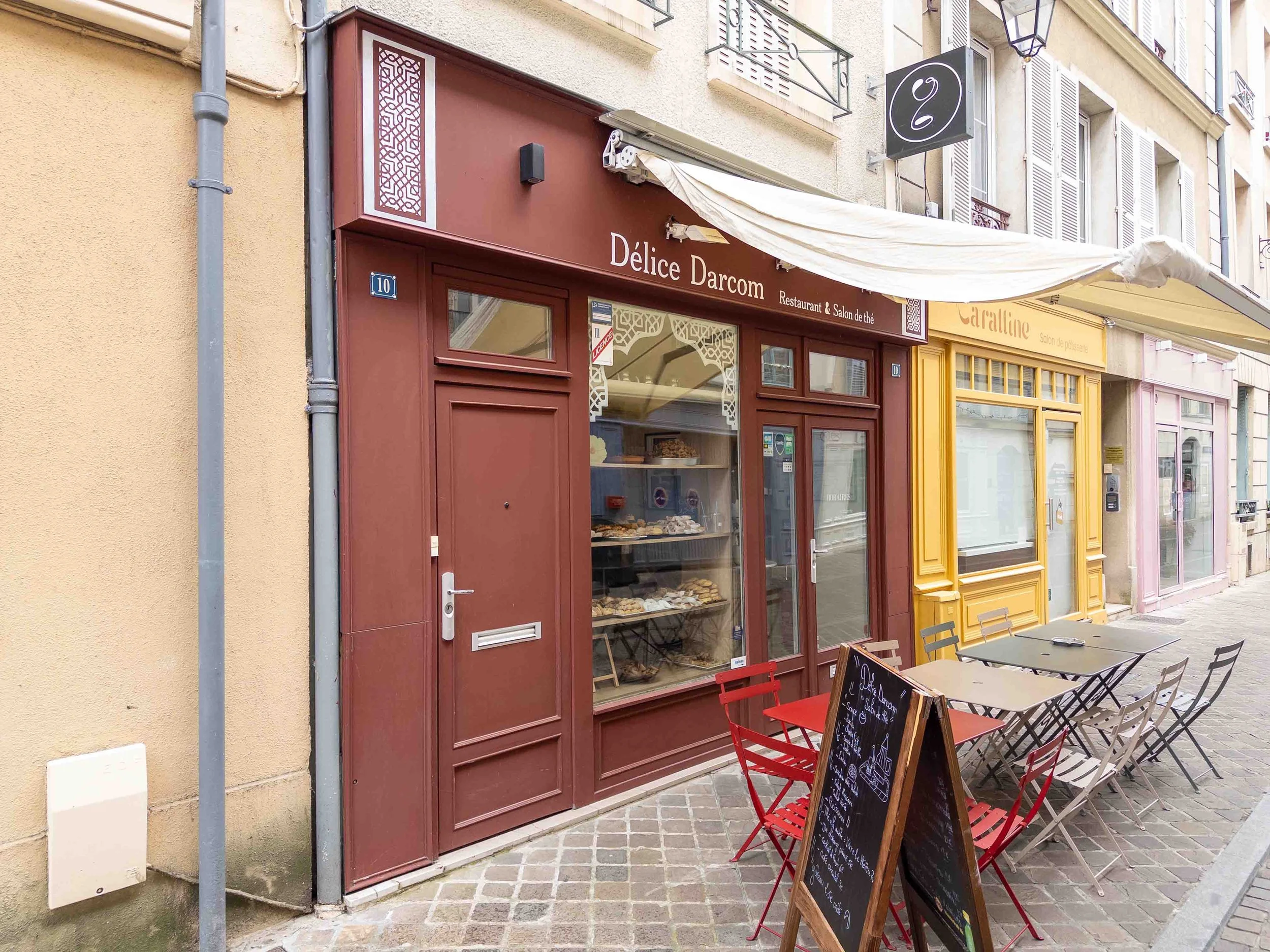 Design & peinture facade/storefront extérieur custom et sur mesure pour restaurant & salon de thé - Délice Darcom à Saint-Germain-en-Laye