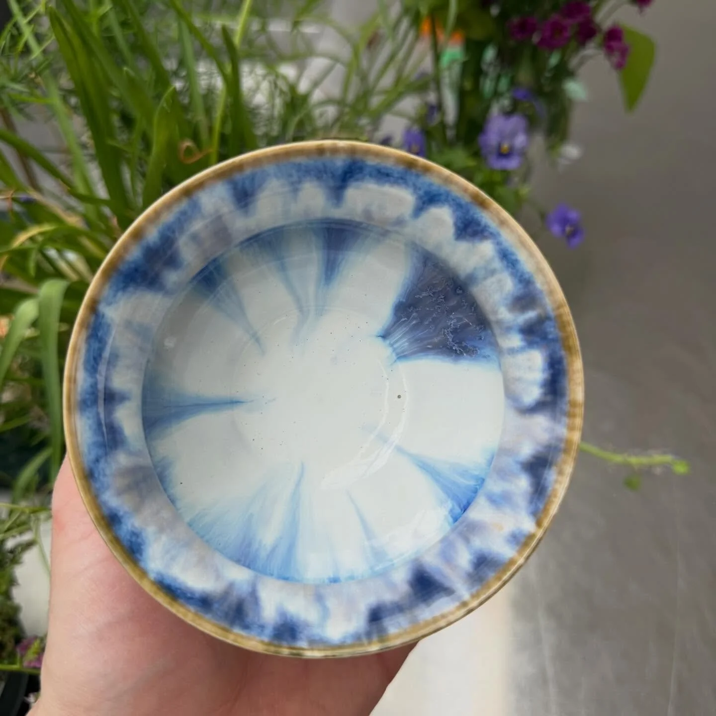 I have been playing around with new glaze combos. Some are difficult, but definitely worth pursuing, I think 😃