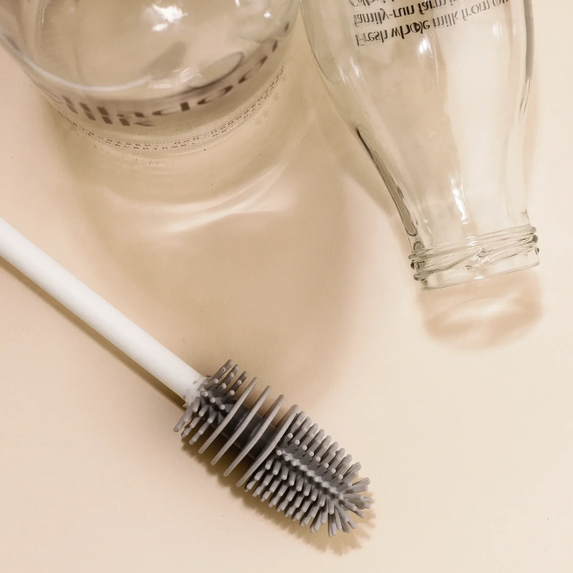 Reusable glass bottle with cleaning brush Killadoon merch