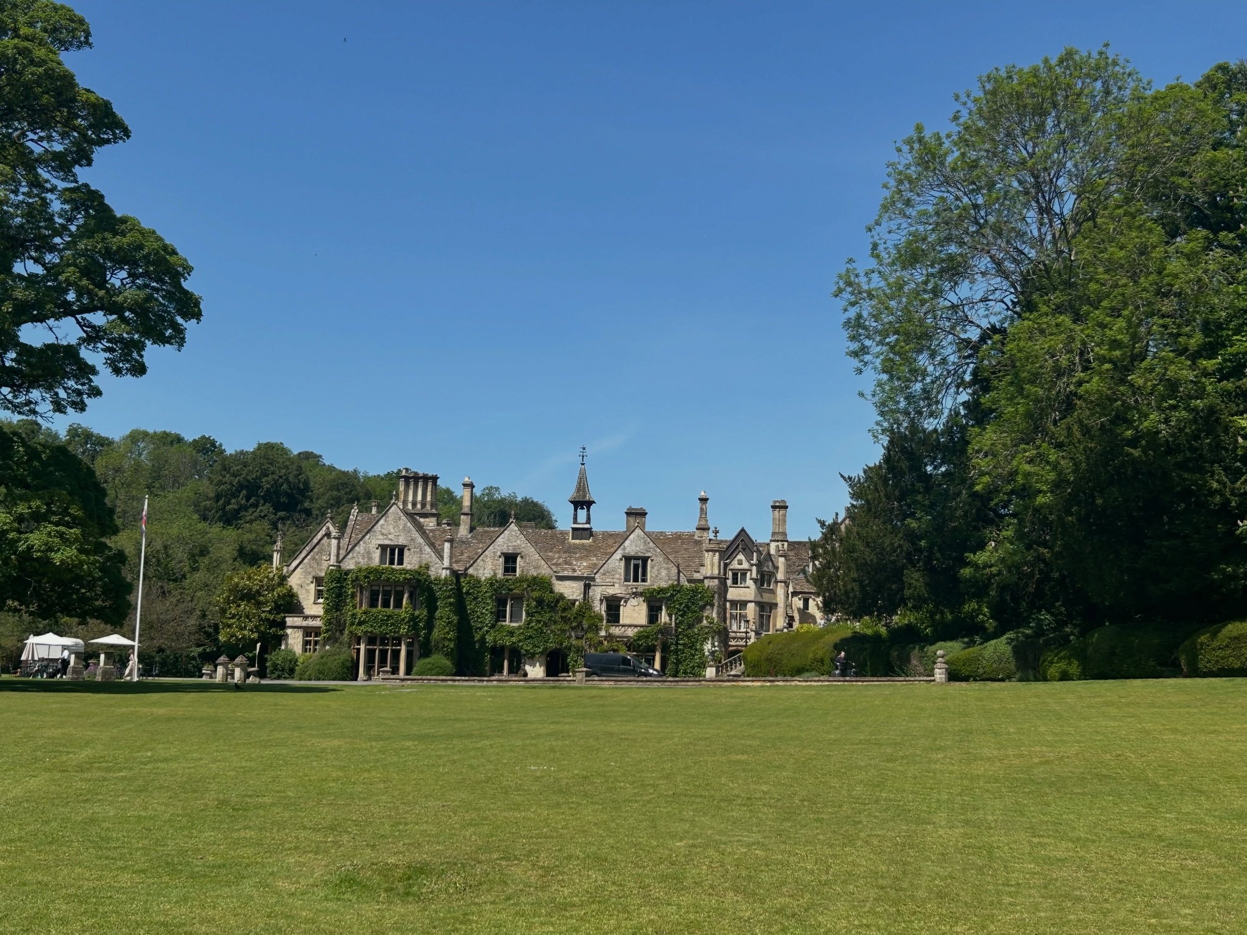 A beautiful sunny day @themanor_house Castle Combe today for a very special wedding! @arcosantimusic String Quartet enjoyed performing for the ceremony and drinks reception. #wedding #wiltshirewedding #cotswoldswedding #castlecombe #stringquartet