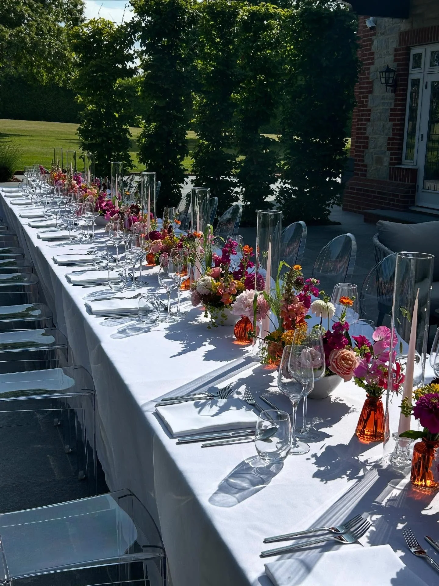 As we head into mid summer, it&rsquo;s been a glorious week. 
The GCSEs are almost behind us and work is wonderful and varied.
This week has seen a variety of jobs including styling flowers for a large retailer, putting together a beautiful intimate 