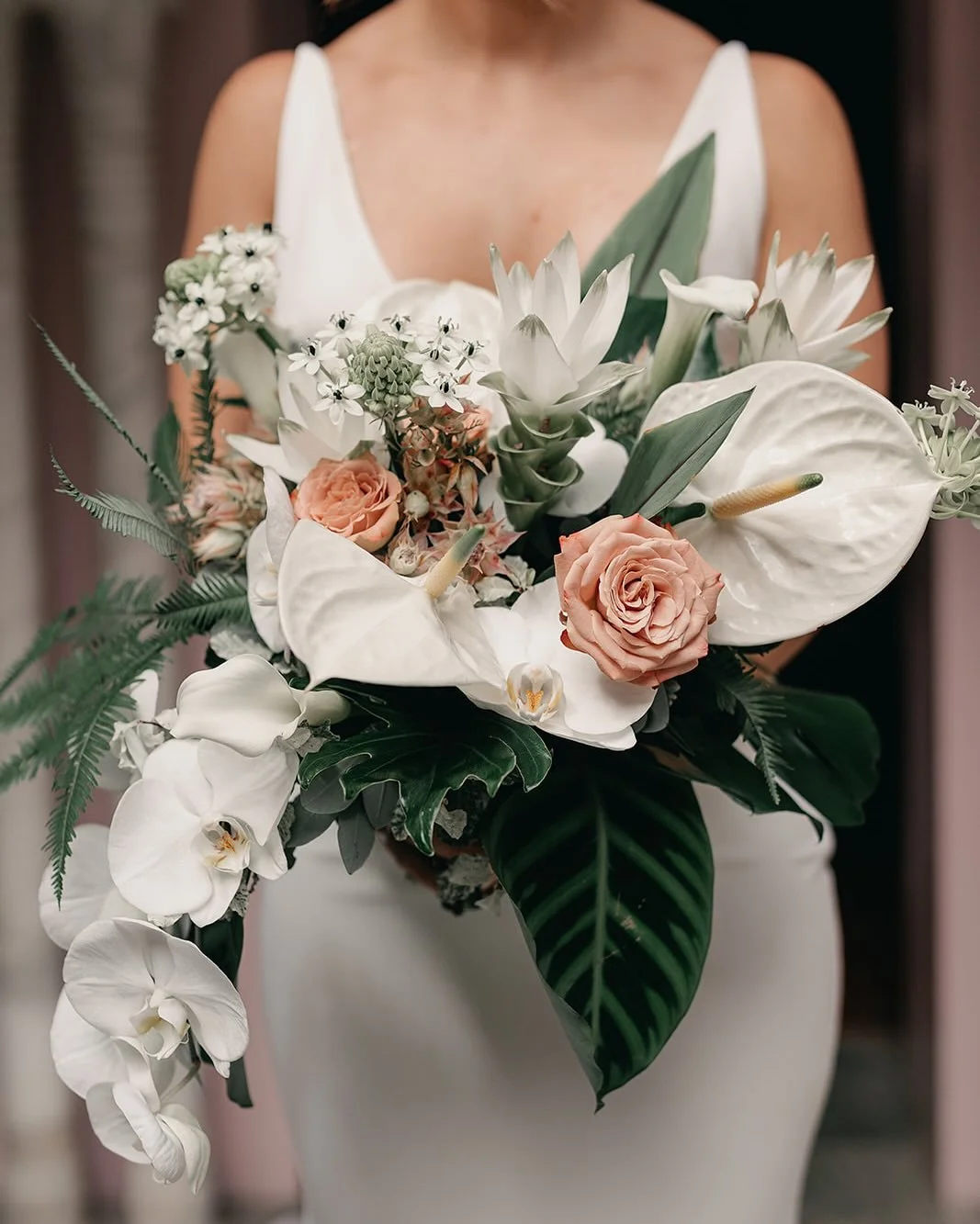 STATEMENT FLORALS made my heart soar last summer for this gorgeous couple. 

A dream to create for, Rachel and Dillon&rsquo;s brief was &ldquo;Elegant jungle&rdquo;. 

Teamed with a luxe, classic style, Rachel&rsquo;s bouquet was super charged with t