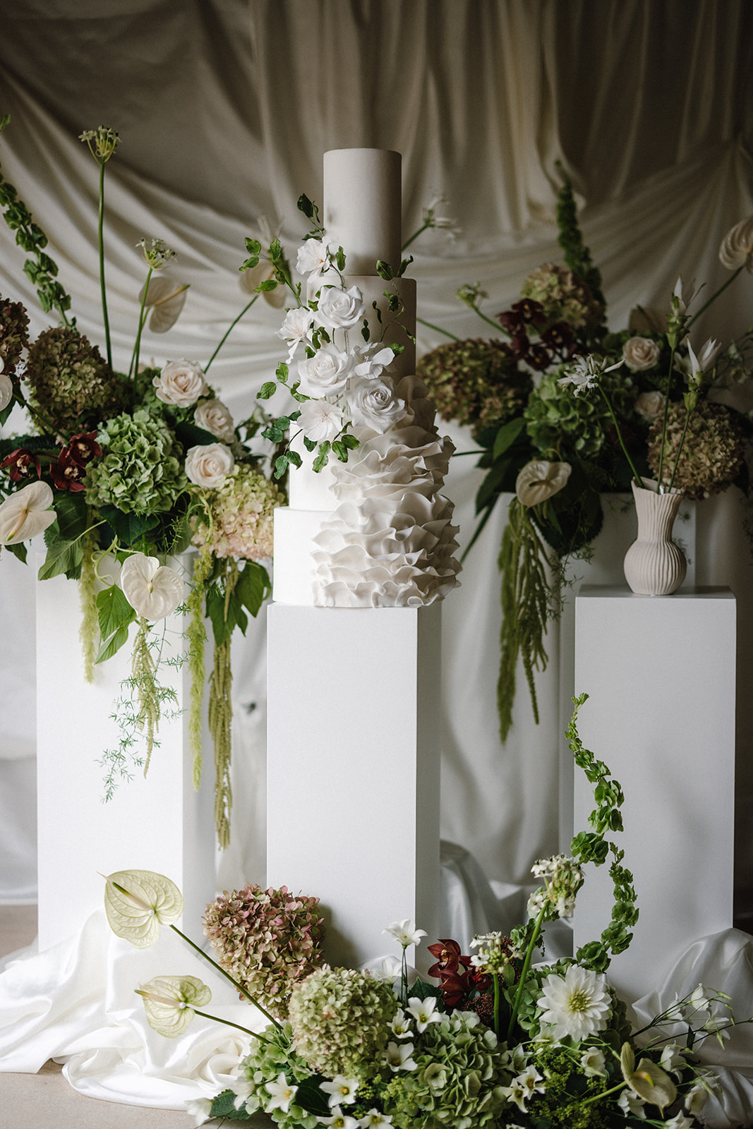 moody-blooms-event-florist-wedding-cake-floral-installation-green-white.png