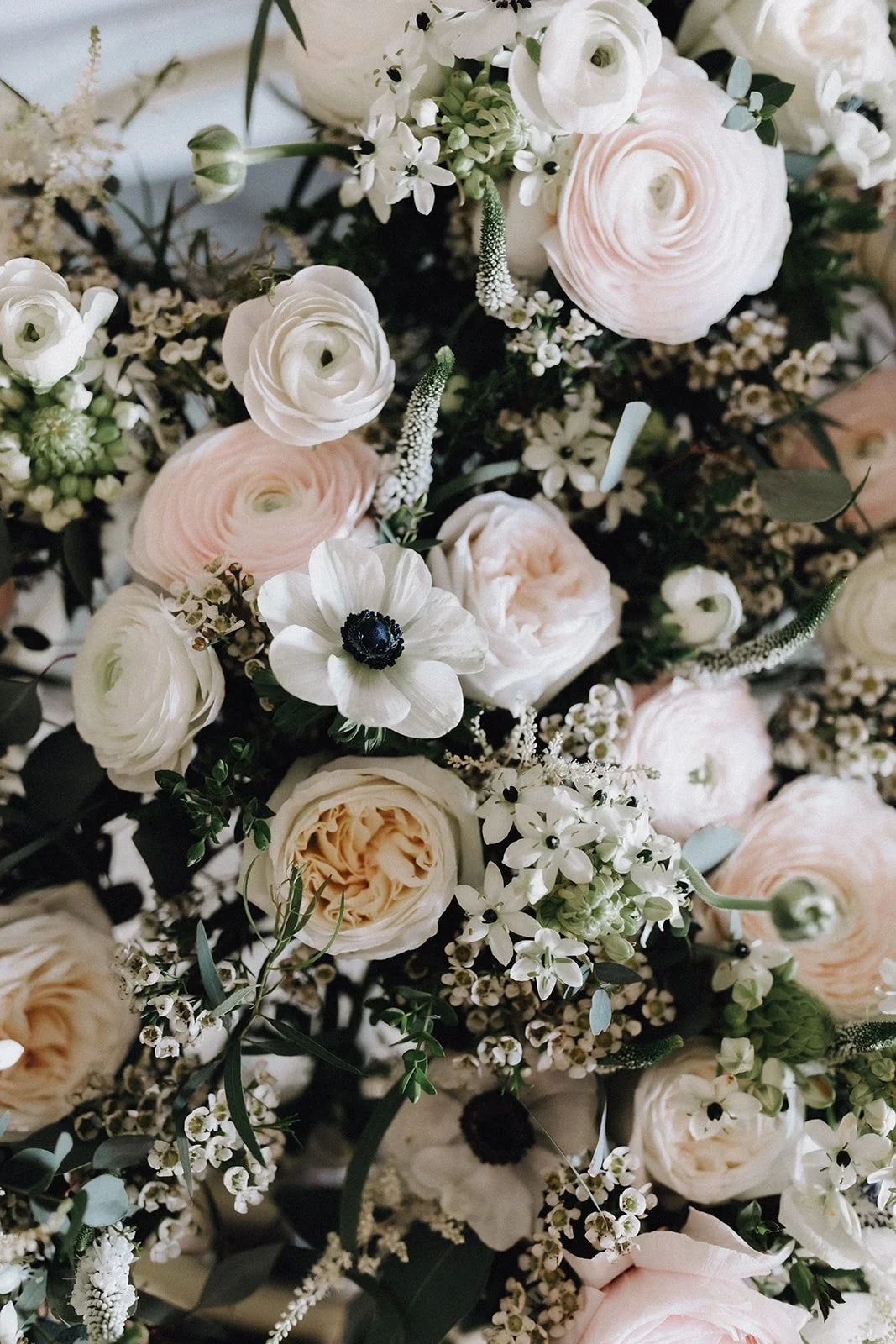 moody-blooms-wedding-flowers-closeup-ranunculus-garden-roses-anemones.jpg