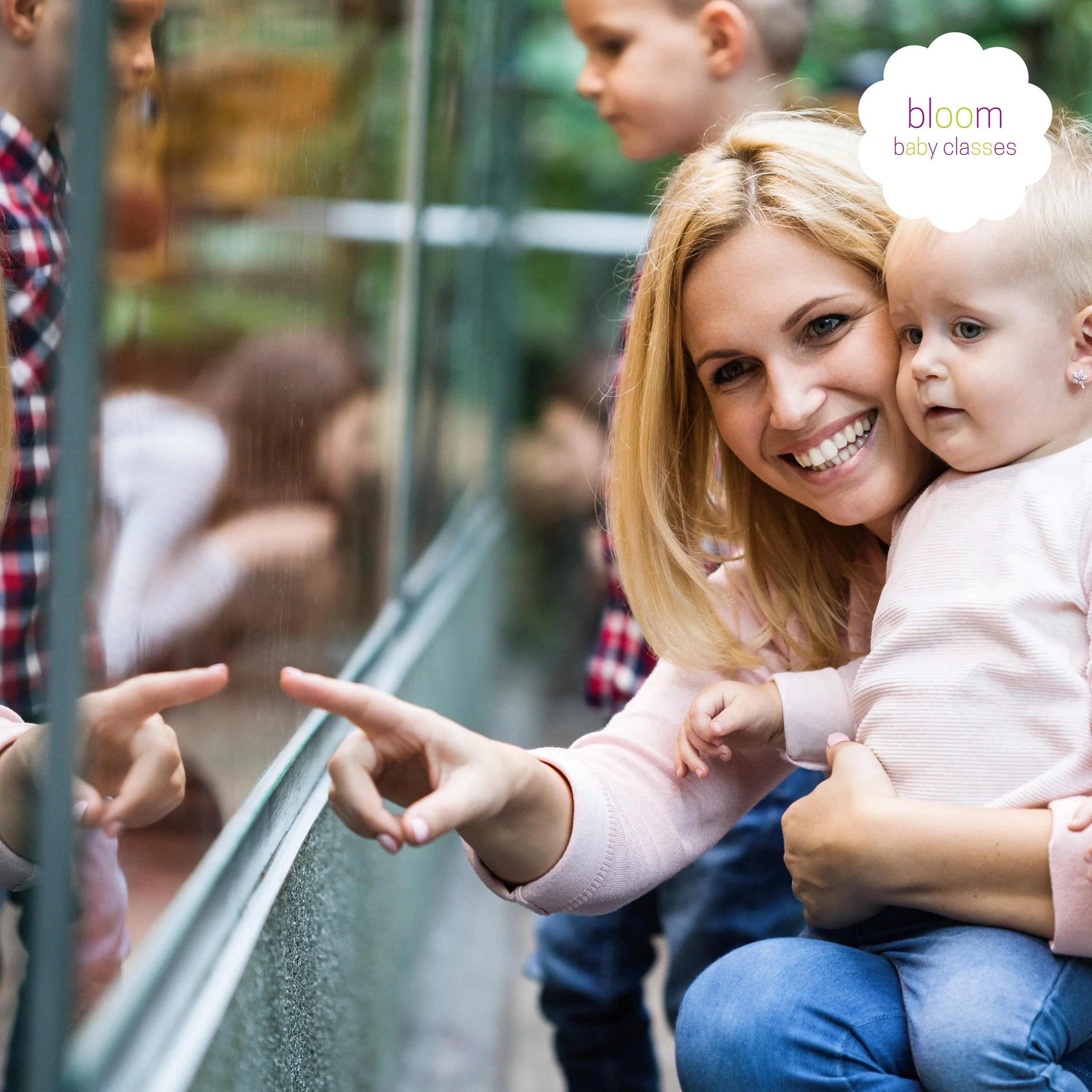 mother-and-toddler-at-the-zoo