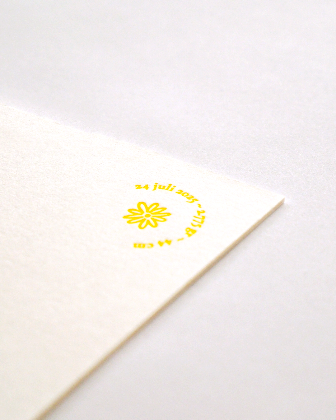 birth announcement yellow with letterpress and flowers