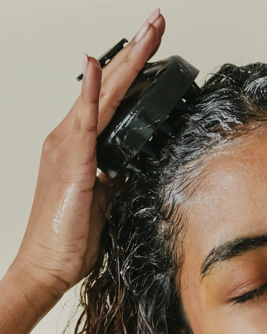 Branding proposal for Hydrä, a sustainable haircare brand focused on sulfate-free shampoos, clean beauty and nature-inspired design