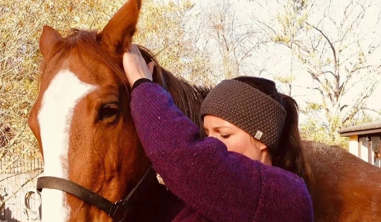 Nadja bei der Befundung des Genicks