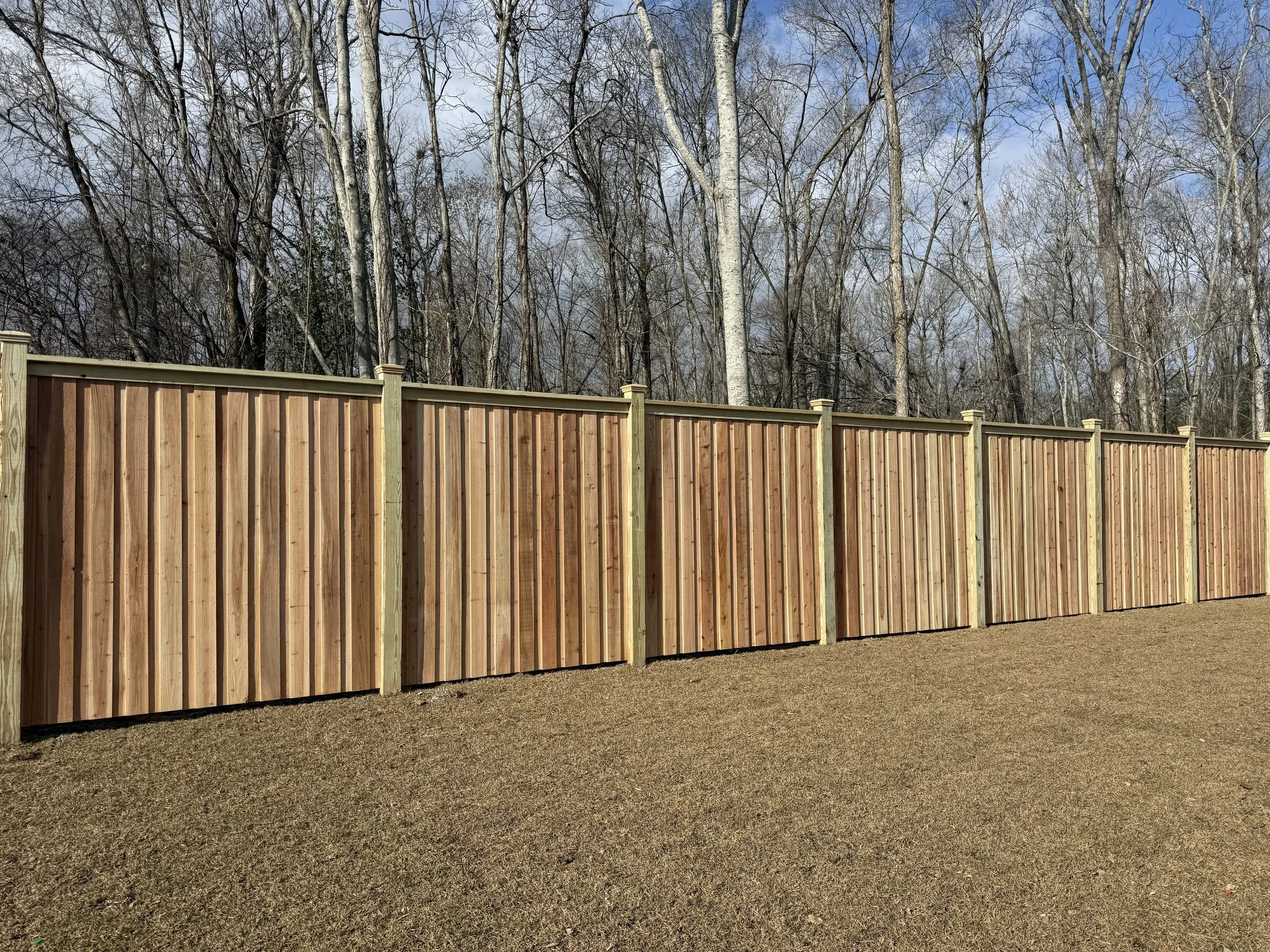 Wood vs Vinyl Fence: Which Is Better for Louisiana Homes?
