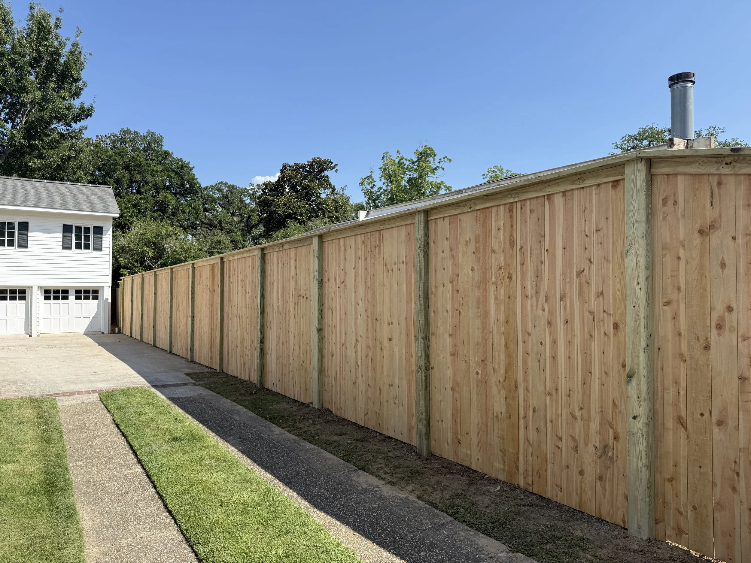 8ft Cedar privacy fence installation in Baton Rouge LA