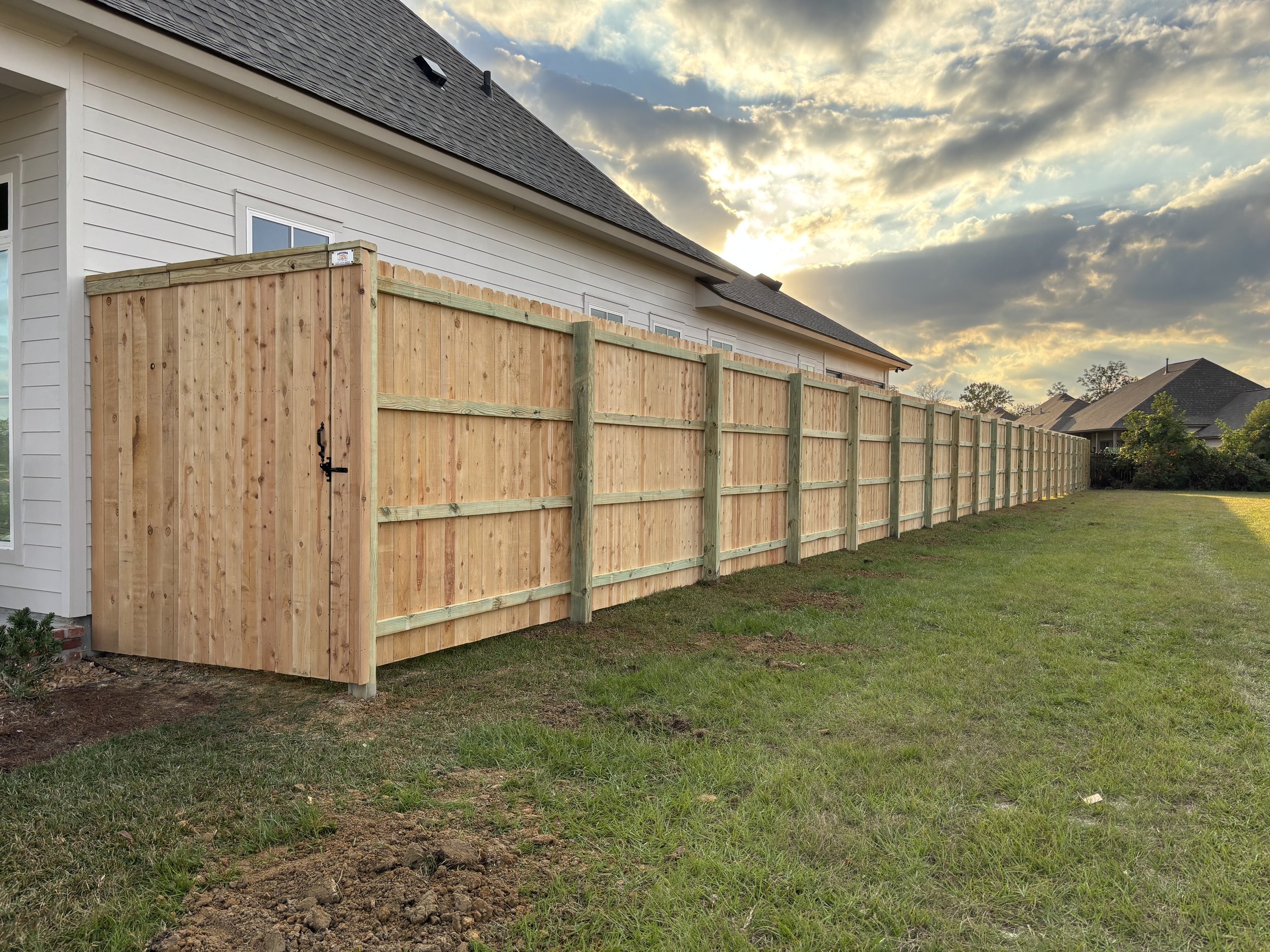 8ft Cedar privacy fence installation in Baton Rouge LA