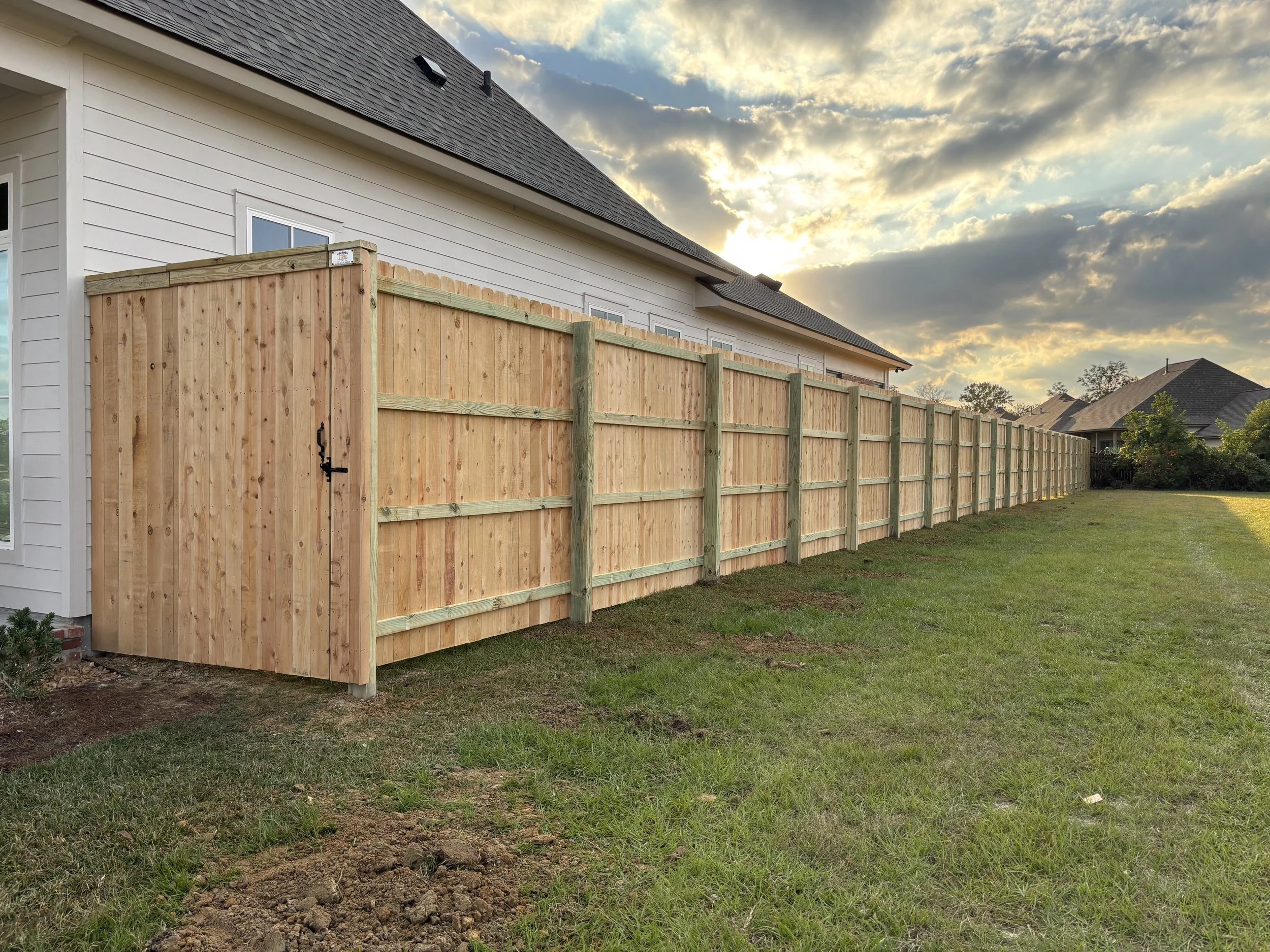 8ft Cedar privacy fence installation in Baton Rouge LA