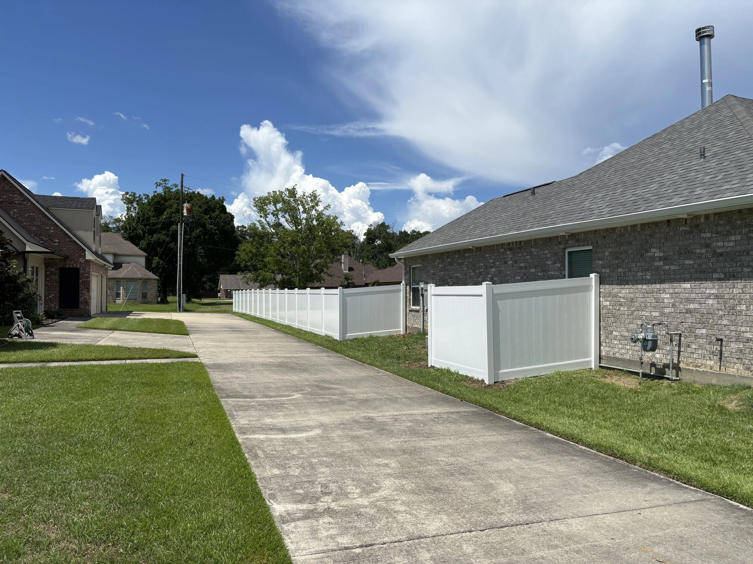 Vinyl privacy fence installed for residential property in Gonzales LA