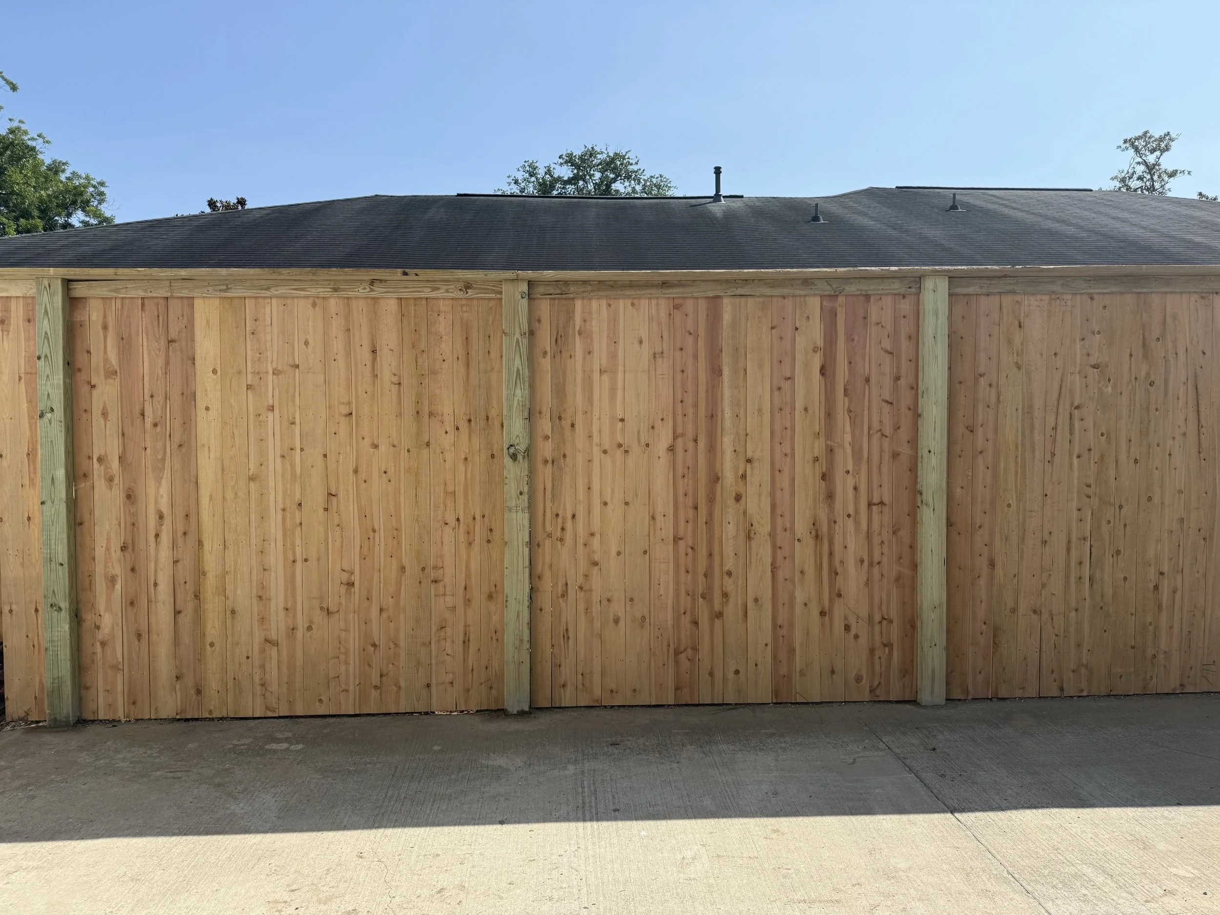 Cedar privacy fence installation in Baton Rouge LA