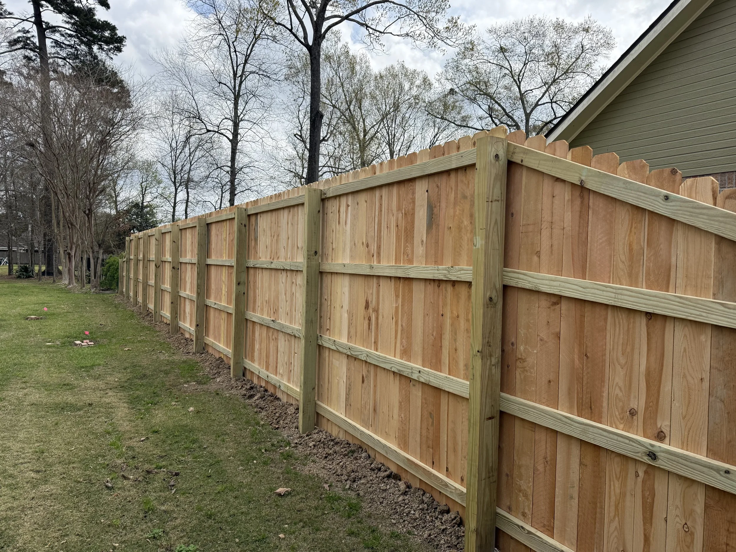 8ft Cedar privacy fence installation in Baton Rouge LA