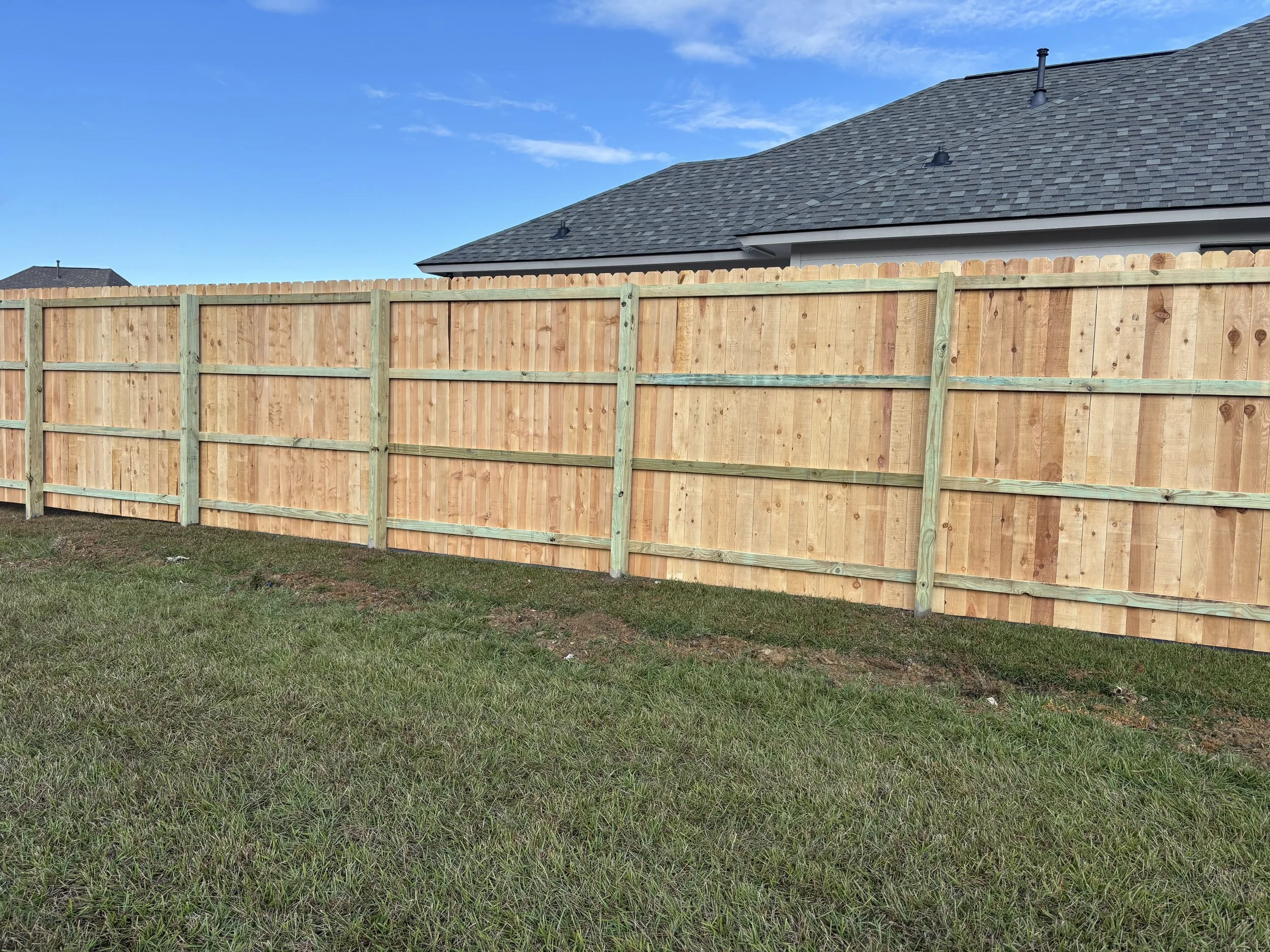 8ft Cedar privacy fence installation in Baton Rouge LA