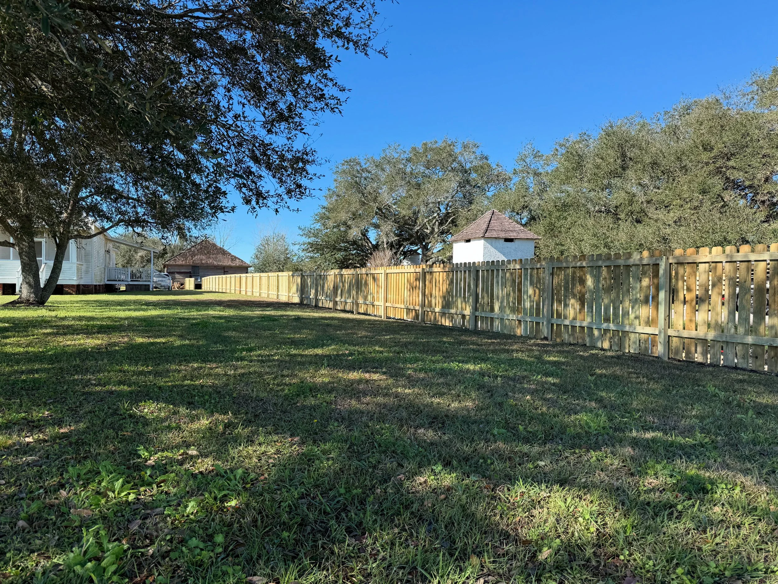 5ft picket fence installed in Prairieville